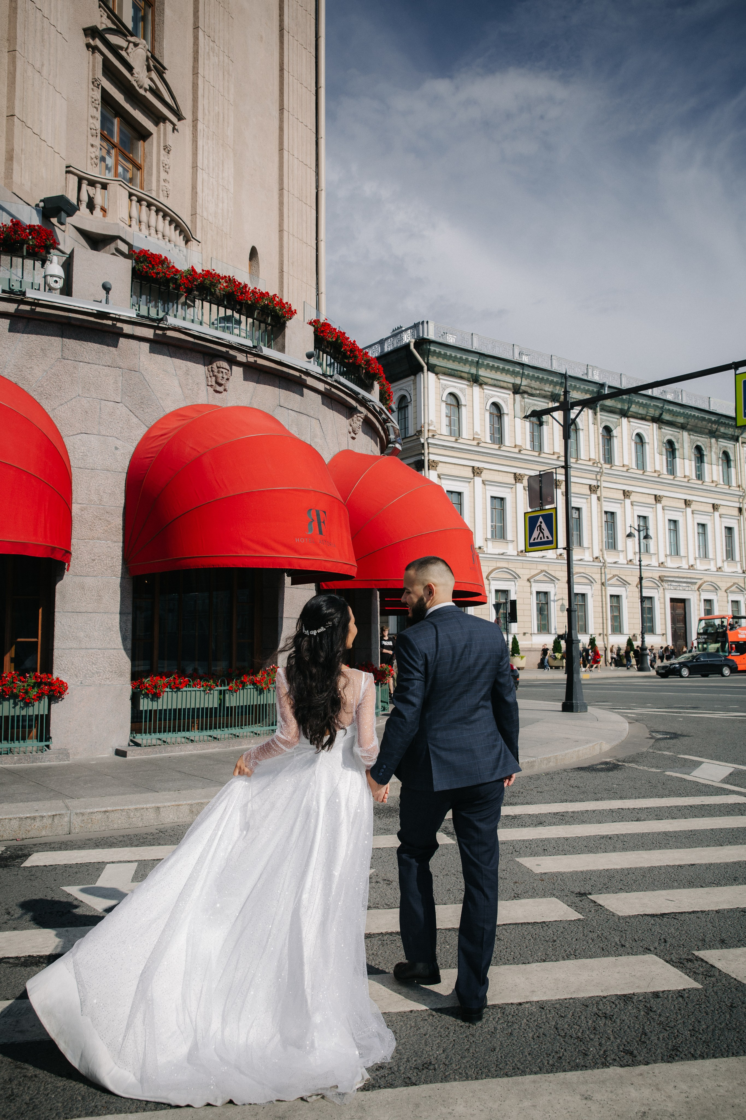 ВЫБОРГСКИЙ ЗАГС | июль, центр. Свадебный фотограф в Санкт-Петербурге Полина Корзухина