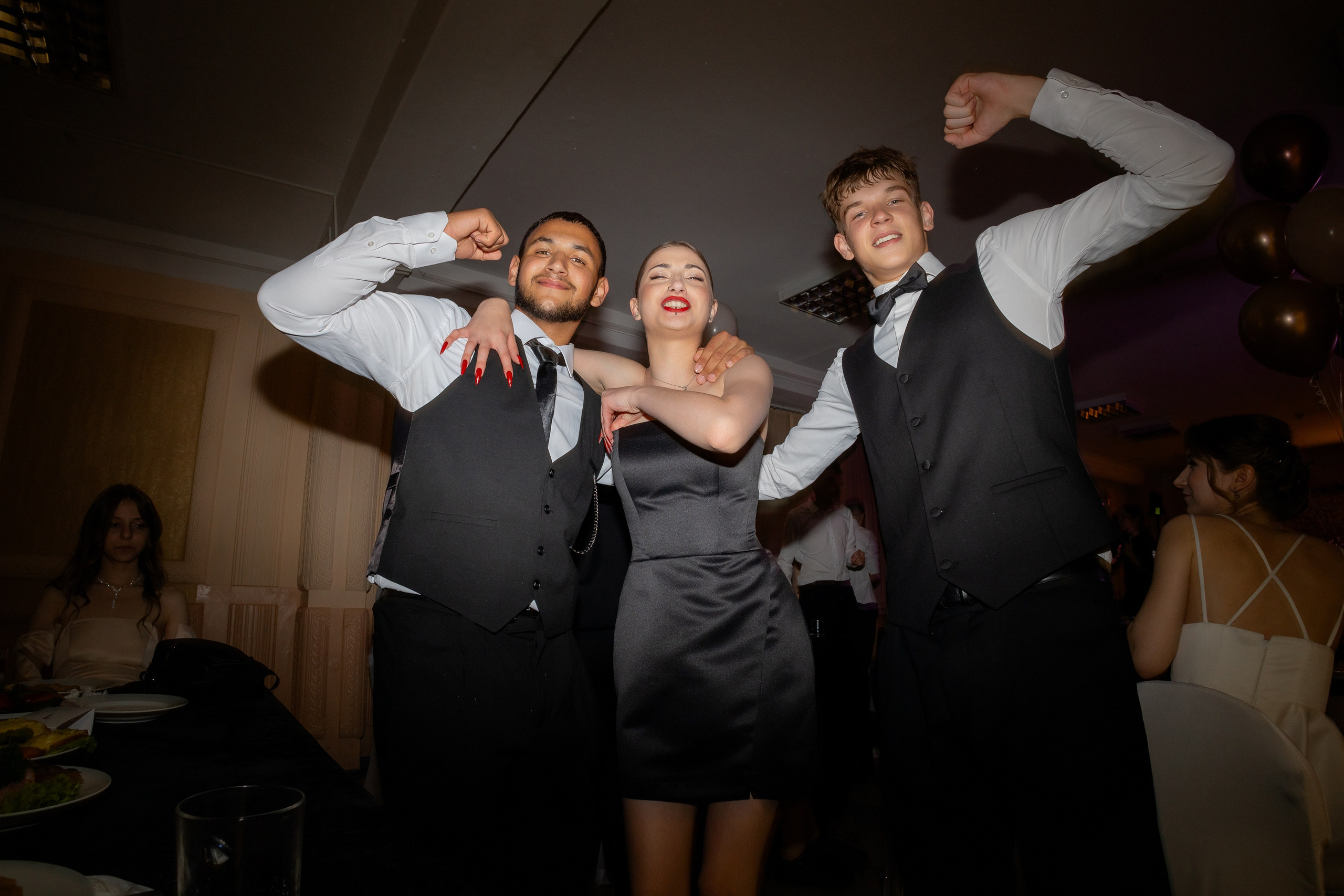 Школьный выпускной 2024 год в Соколе (Минск). Свадебный фотограф в Минске/Беларуси Сергей Спиридонов