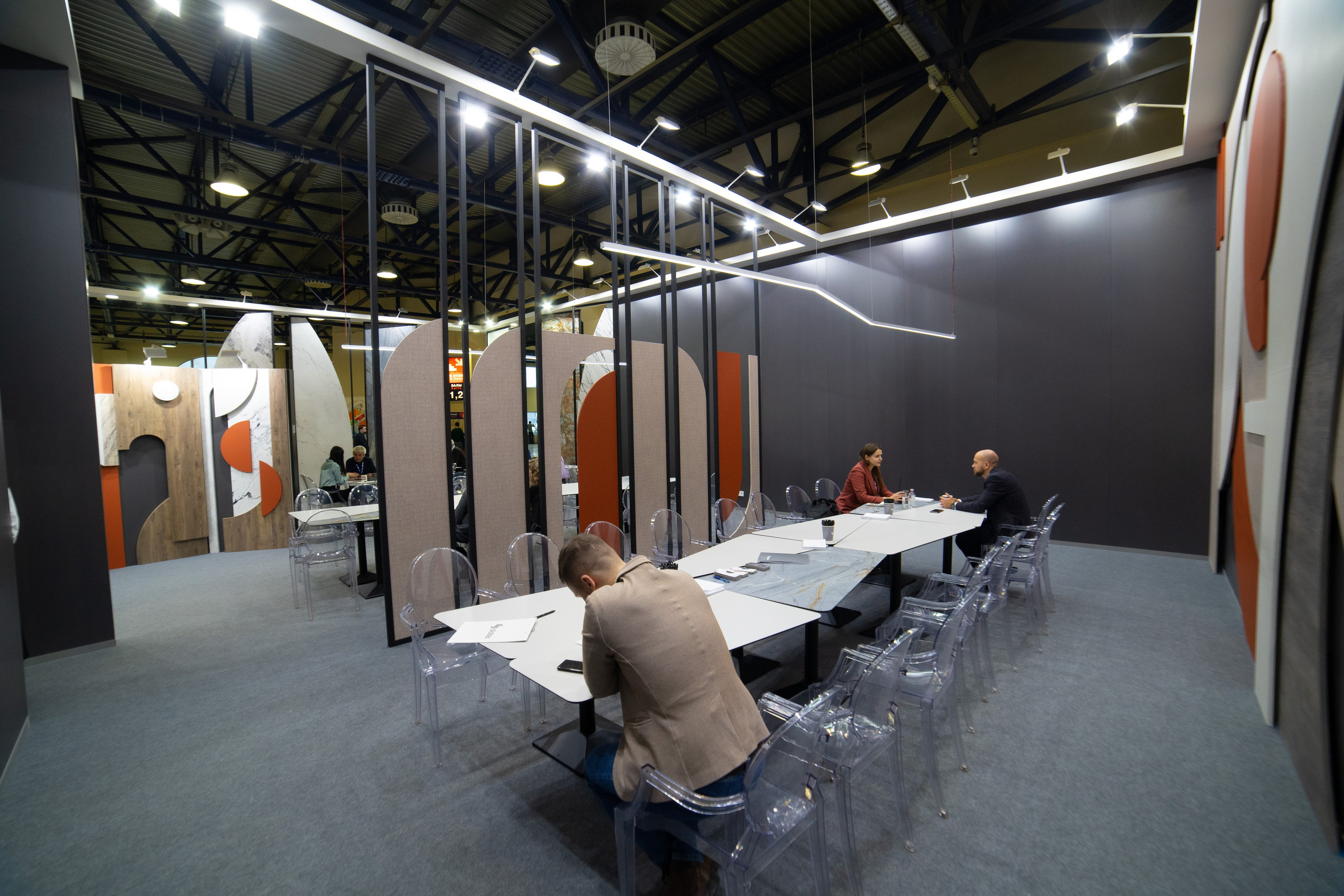 Выставочные стенды. Профессиональный портретный фотограф в Москве Владимир Глаголев