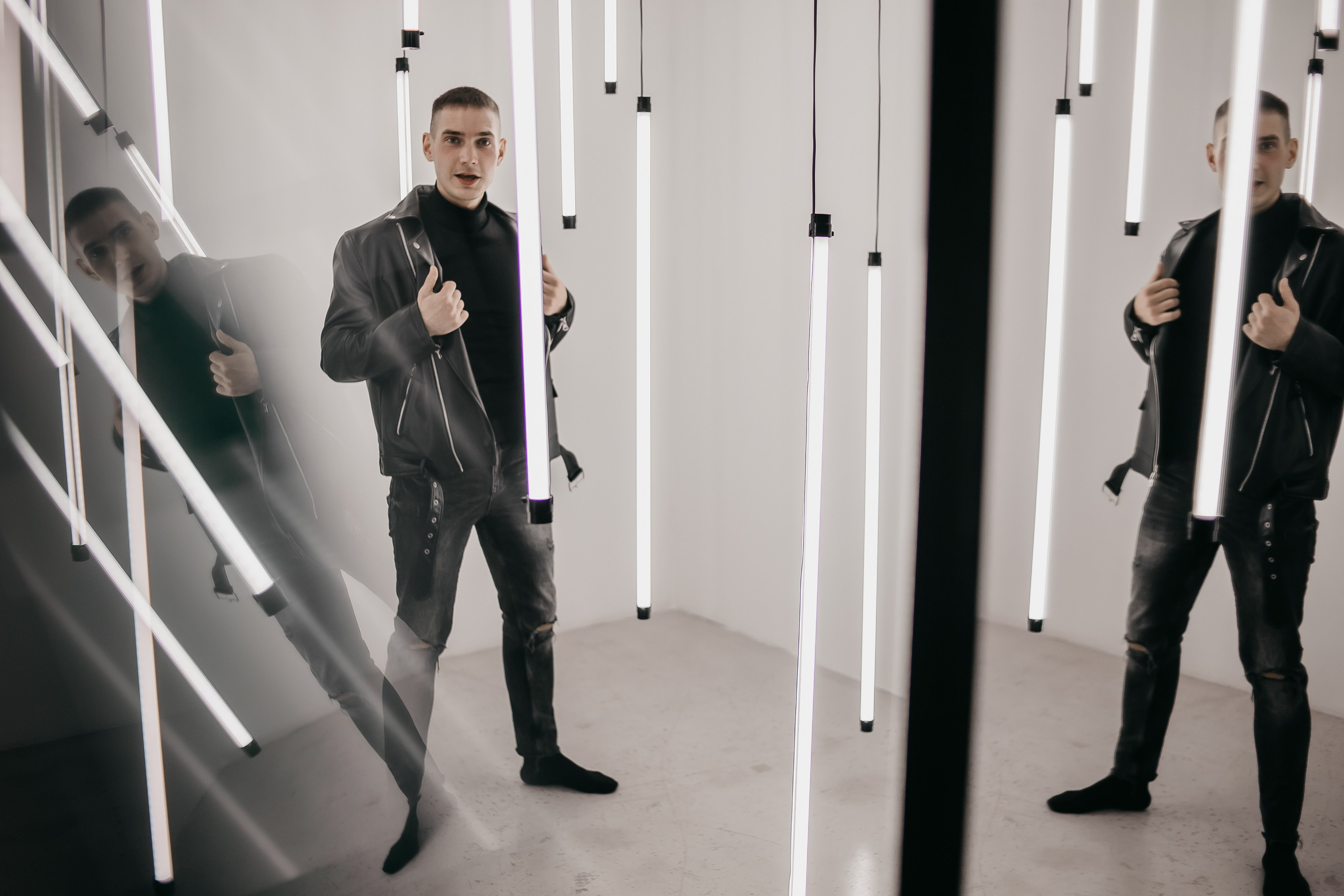 Евгений. Фото в неоне. Фотограф Регина Крикунова г. Красноярск