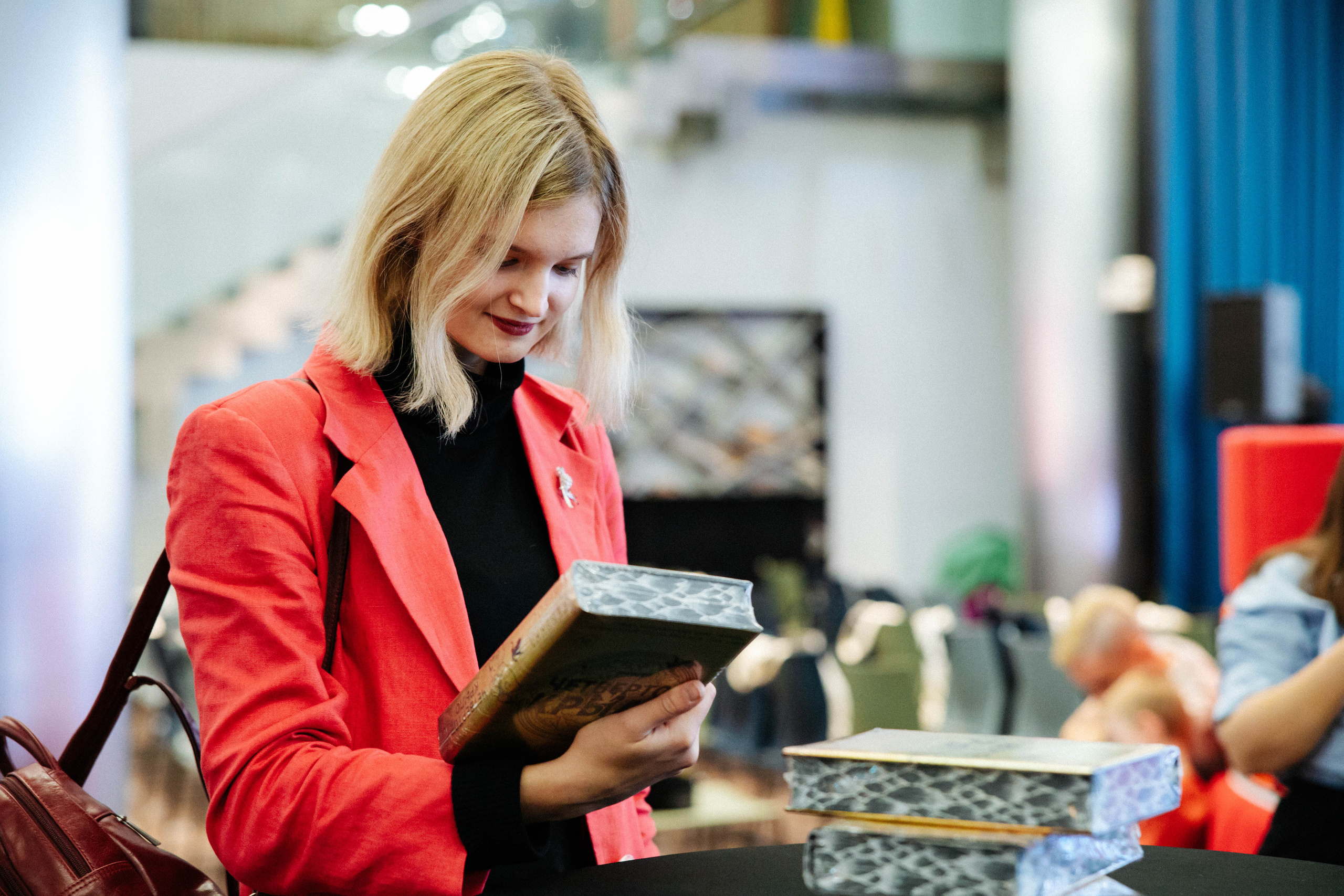 Презентация книги «Четвертое крыло». Фотограф Петрова Мария