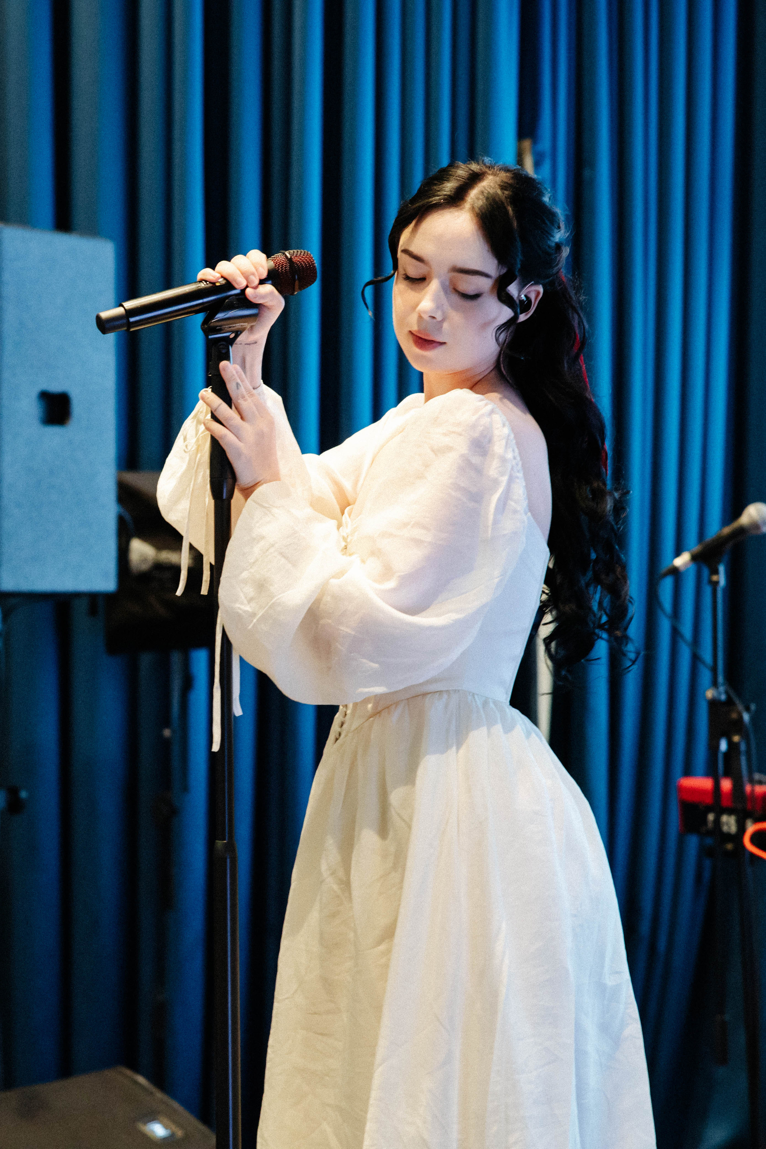 Презентация книги «Четвертое крыло». Фотограф Петрова Мария