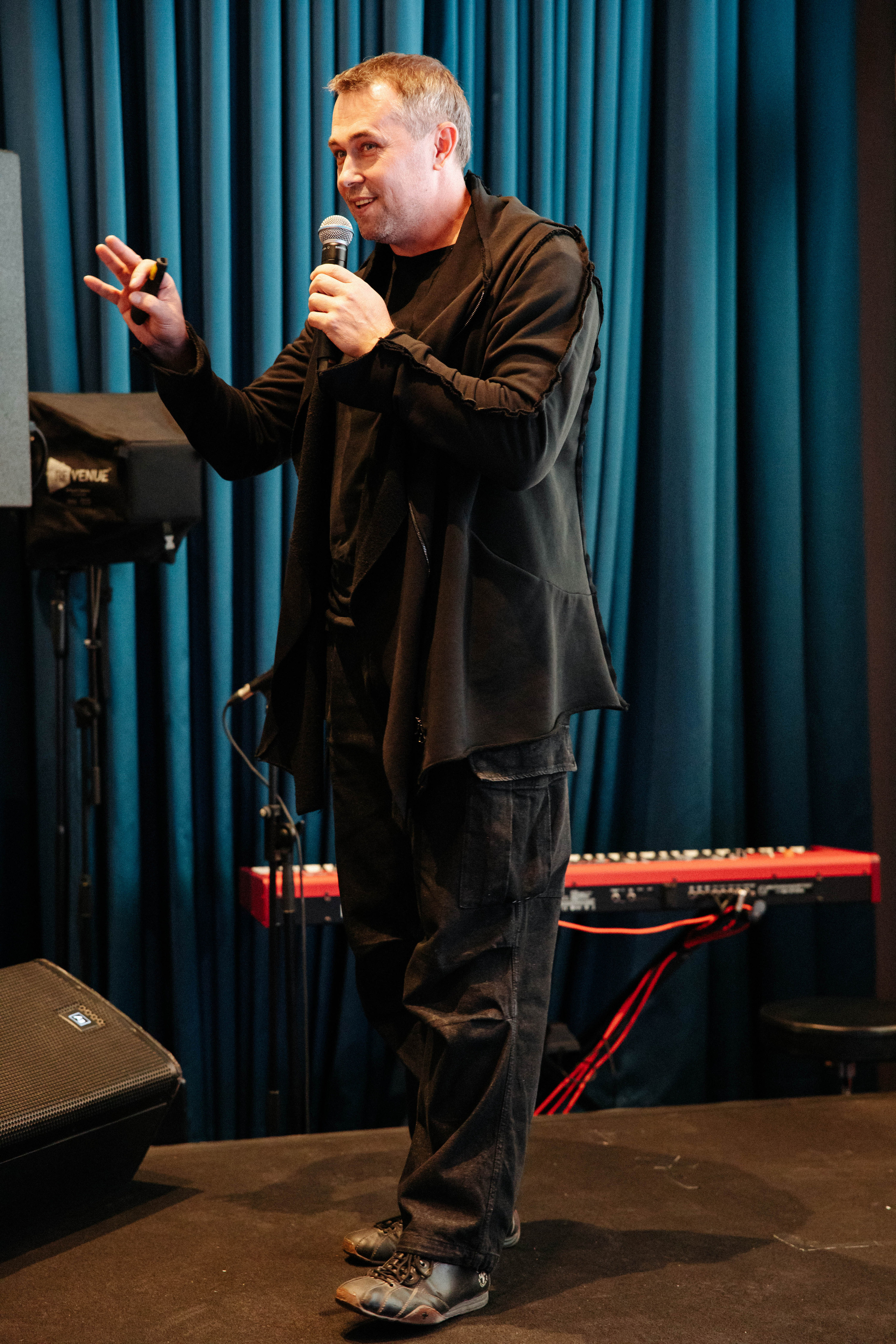 Презентация книги «Четвертое крыло». Фотограф Петрова Мария