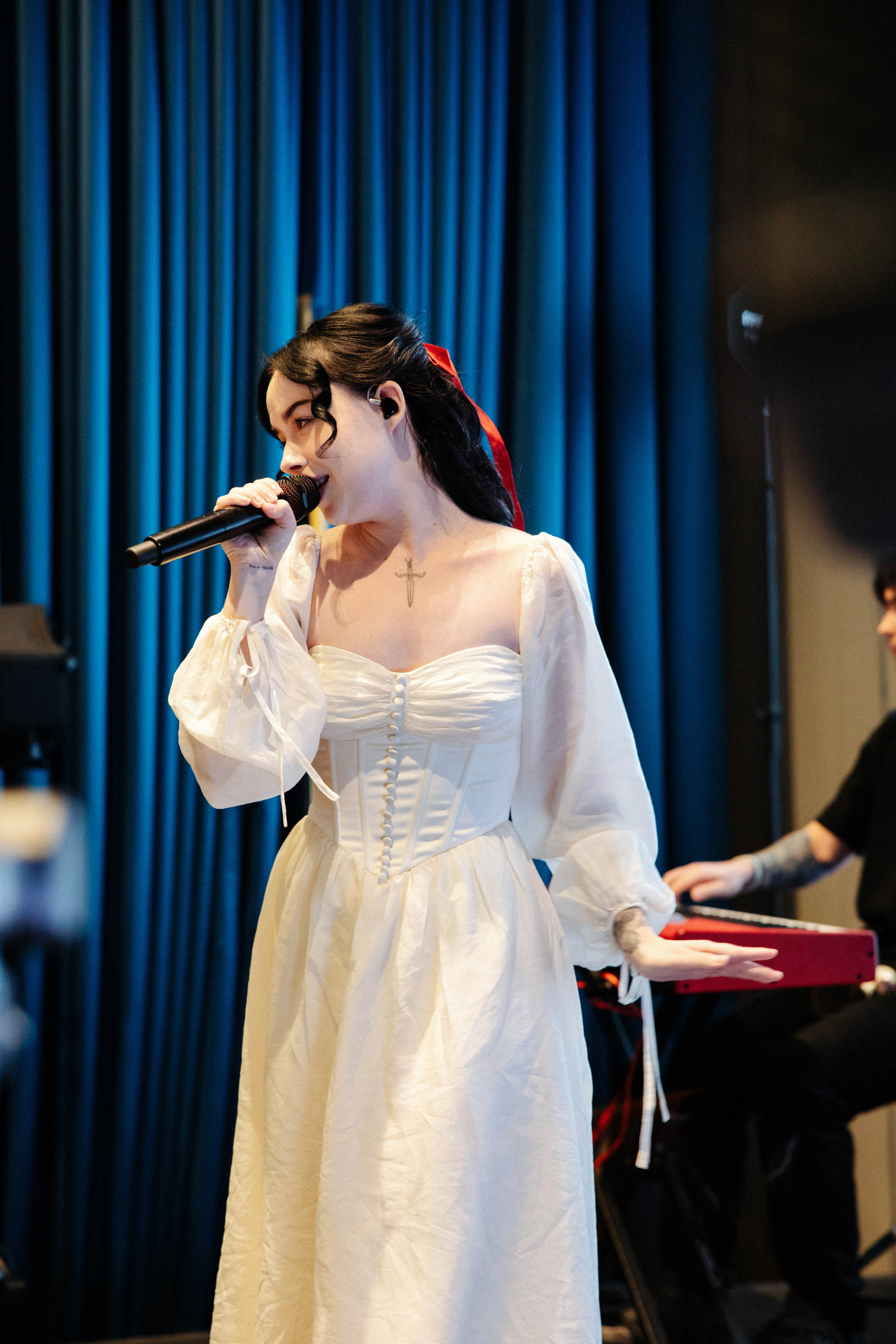 Презентация книги «Четвертое крыло». Фотограф Петрова Мария