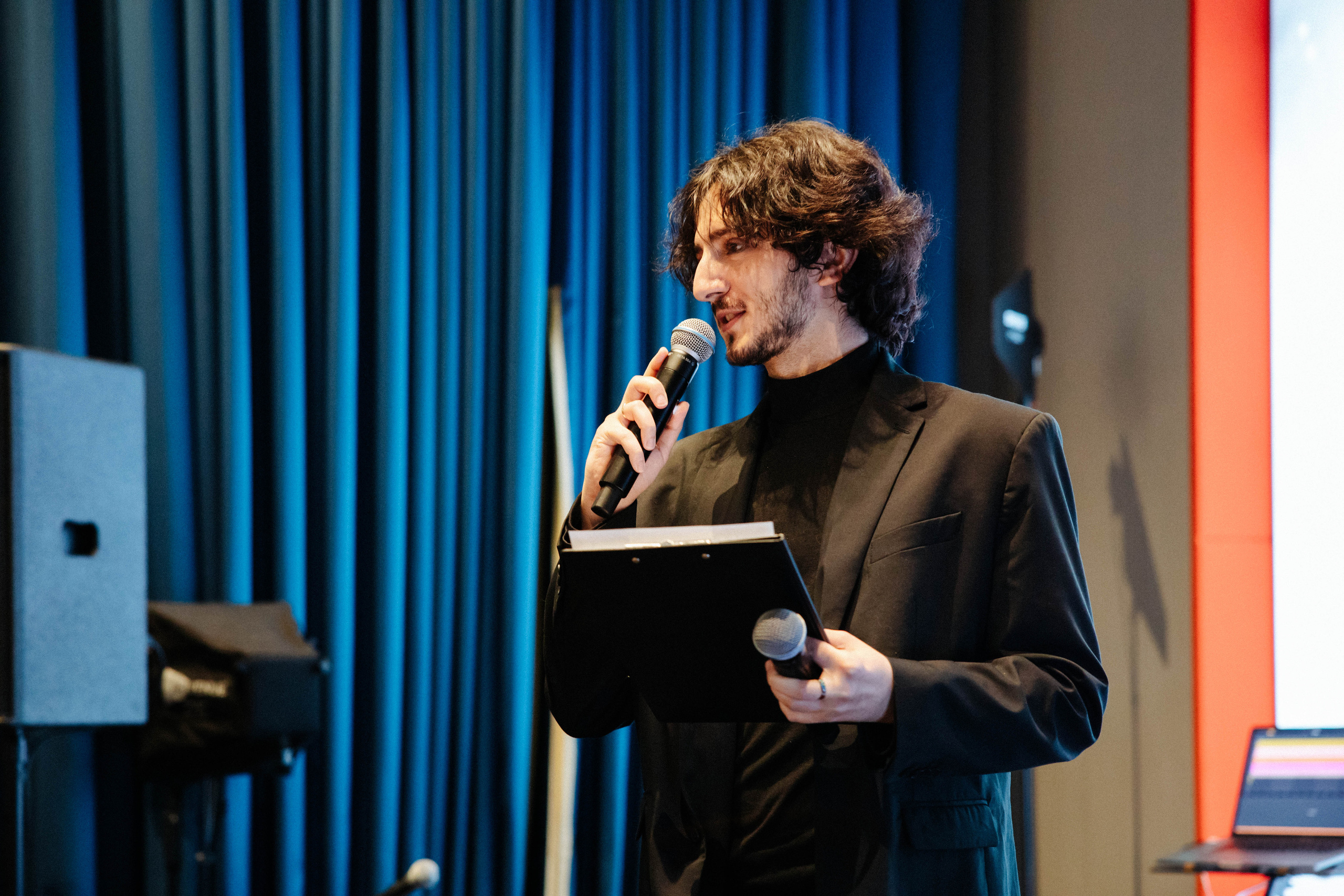 Презентация книги «Четвертое крыло». Фотограф Петрова Мария