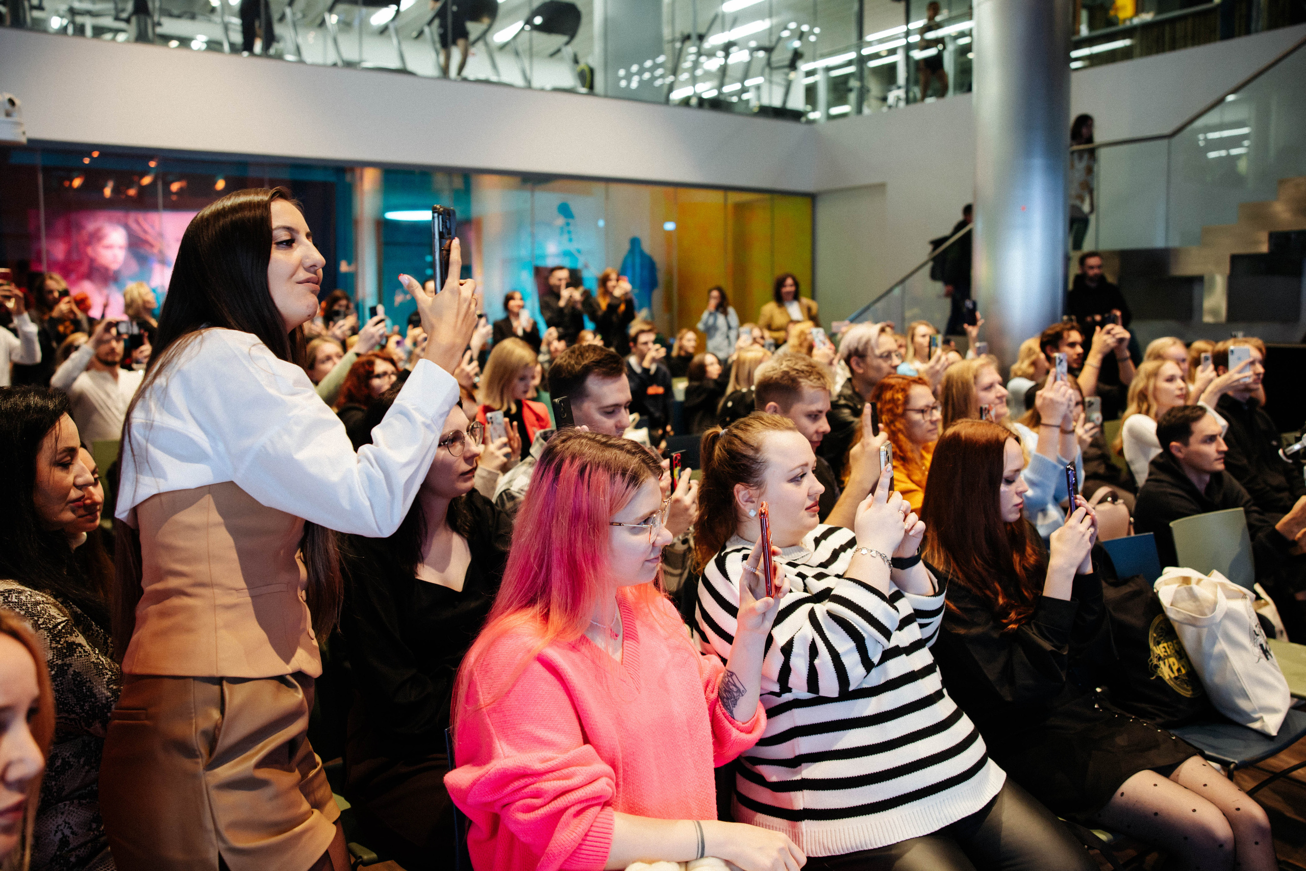 Презентация книги «Четвертое крыло». Фотограф Петрова Мария