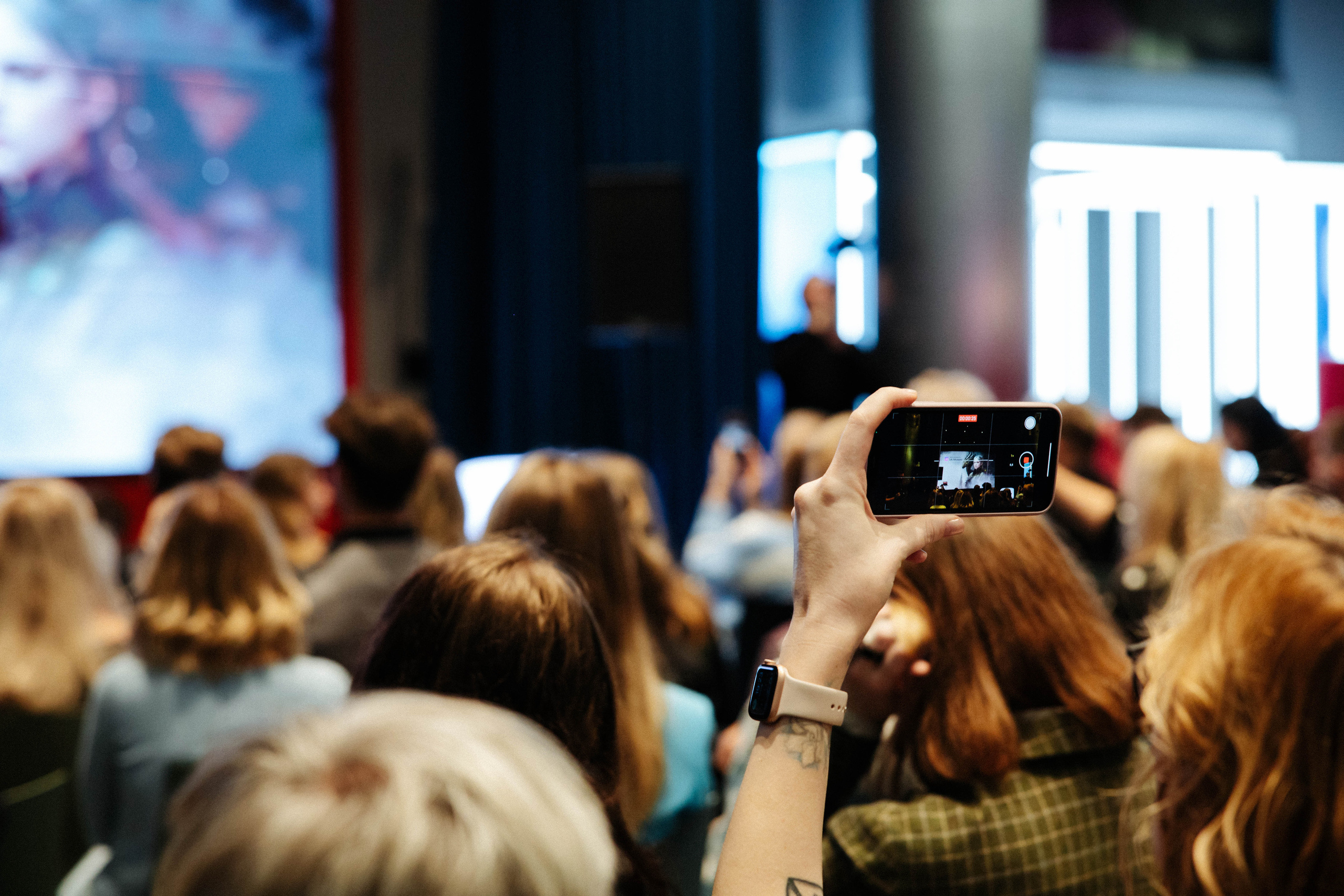 Презентация книги «Четвертое крыло». Фотограф Петрова Мария