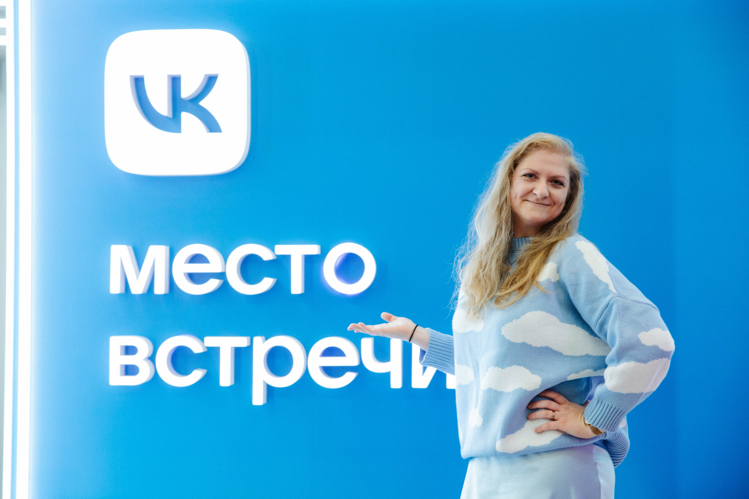 Презентация книги «Четвертое крыло». Фотограф Петрова Мария