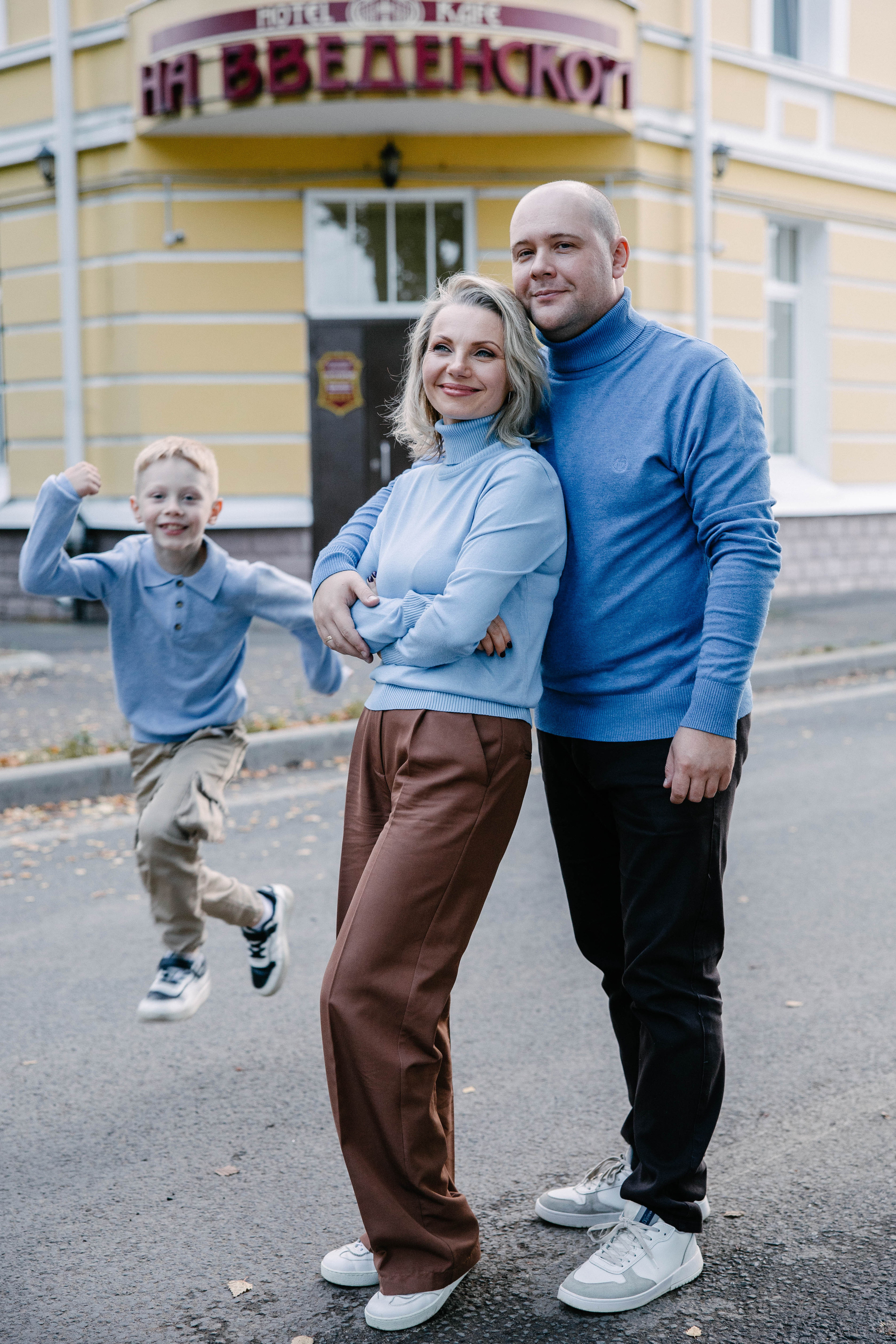 Андрей и родители. Фотограф Петрова Мария