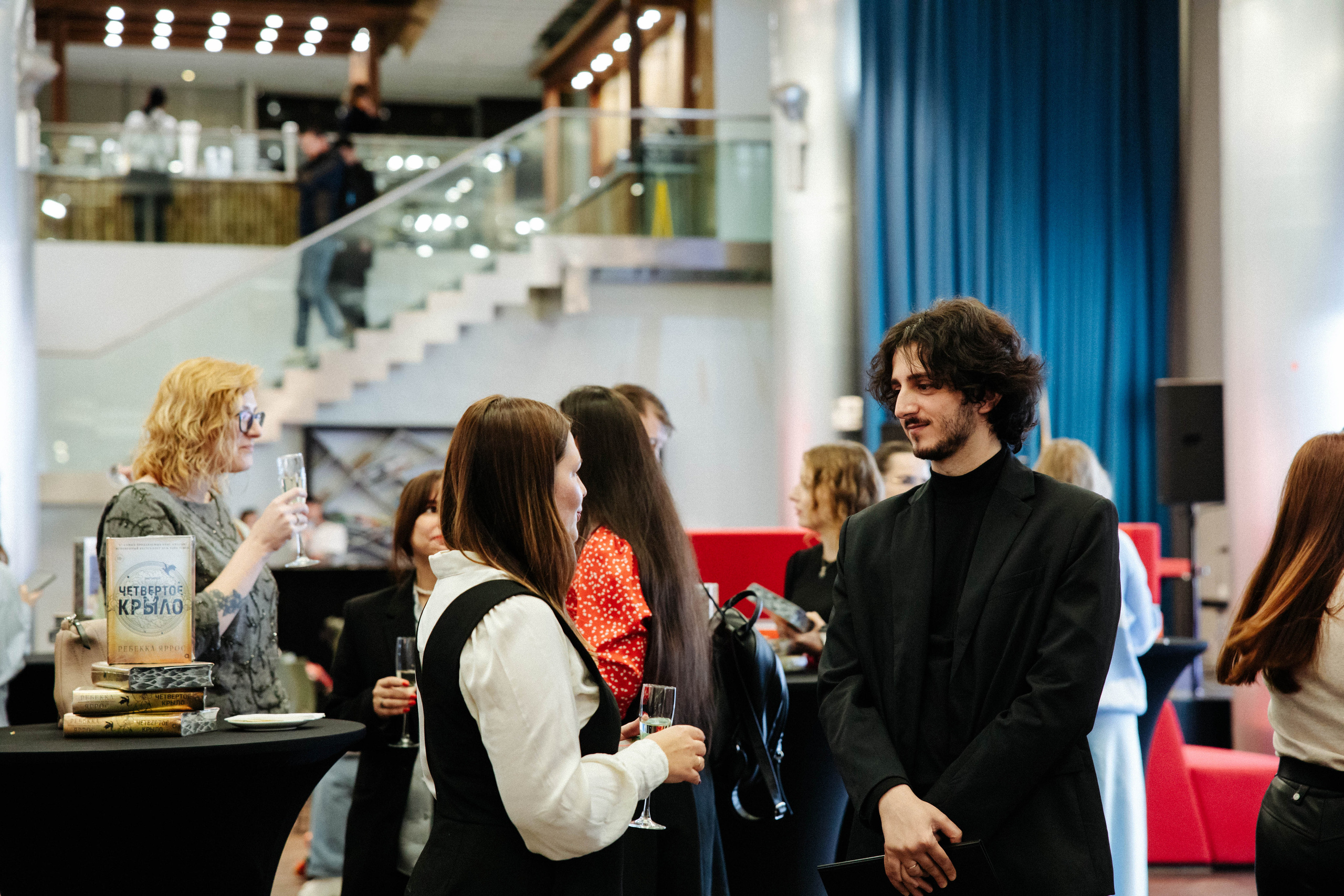 Презентация книги «Четвертое крыло». Фотограф Петрова Мария