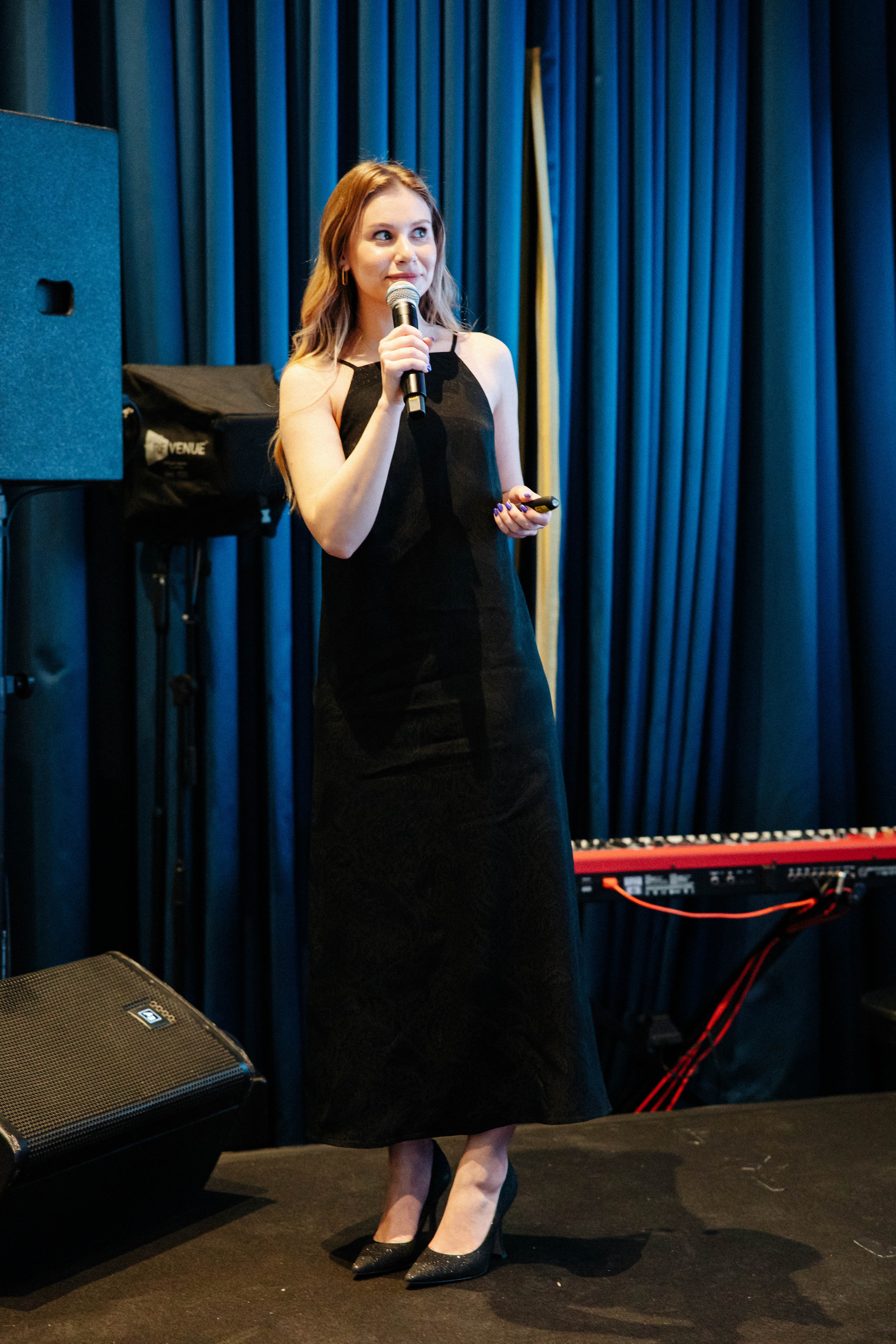 Презентация книги «Четвертое крыло». Фотограф Петрова Мария