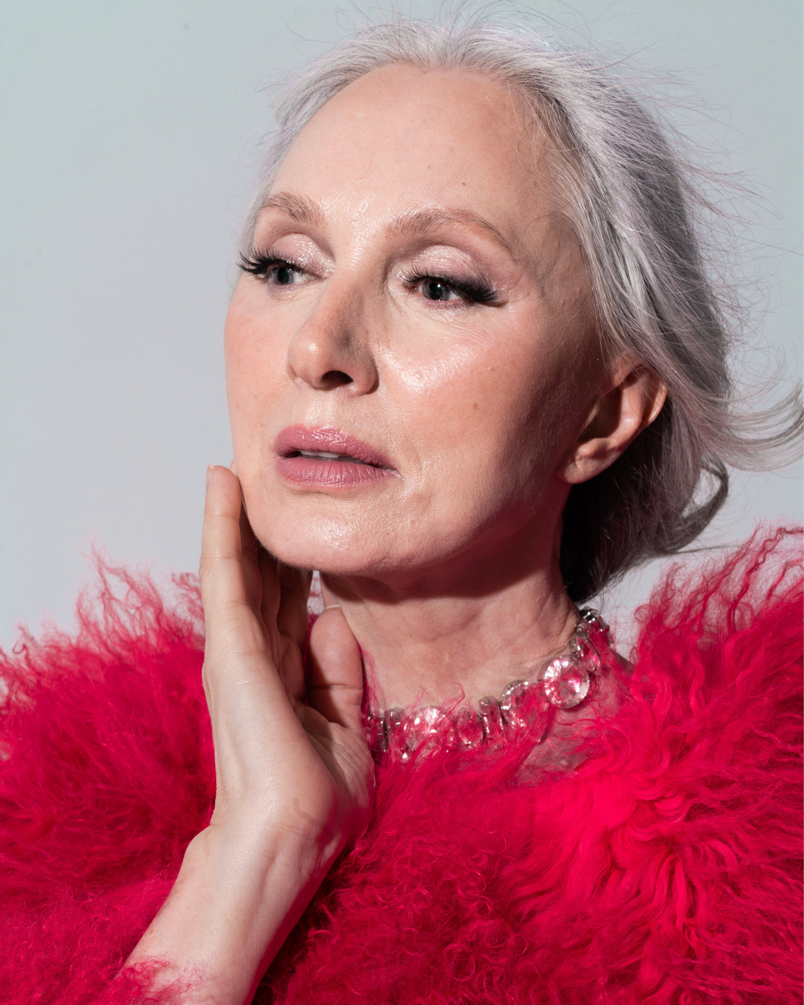 Профессиональная ретушь в короткие сроки. Бьюти- и портретный фотограф в Москве Полли Максимова. Создаю съёмки и делаю ретушь для брендов косметики и рекламы