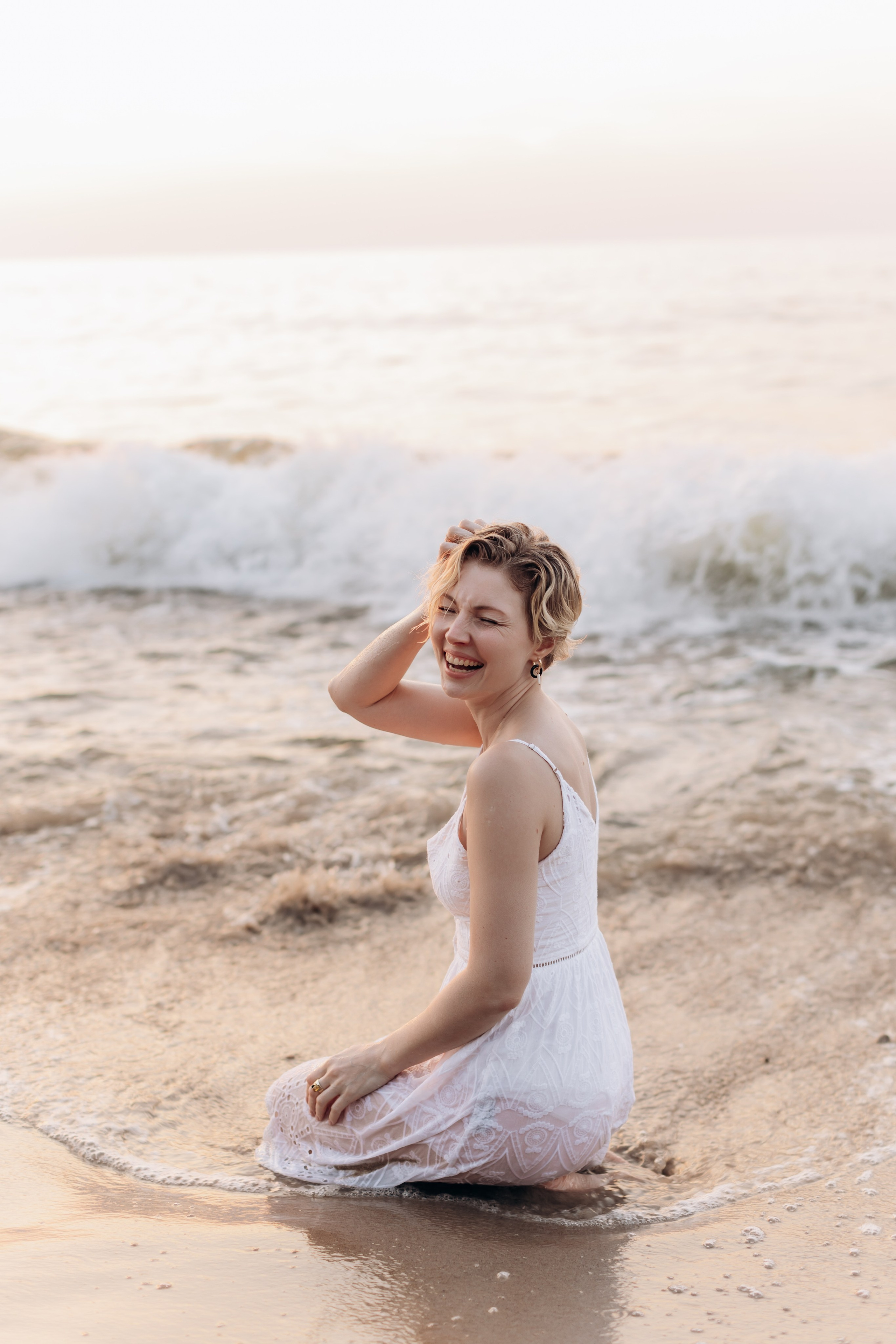 Подруги Пионеский Сосновый бор закат. Фотограф в Калининграде свадебная фотография, репортажная, фотосессии