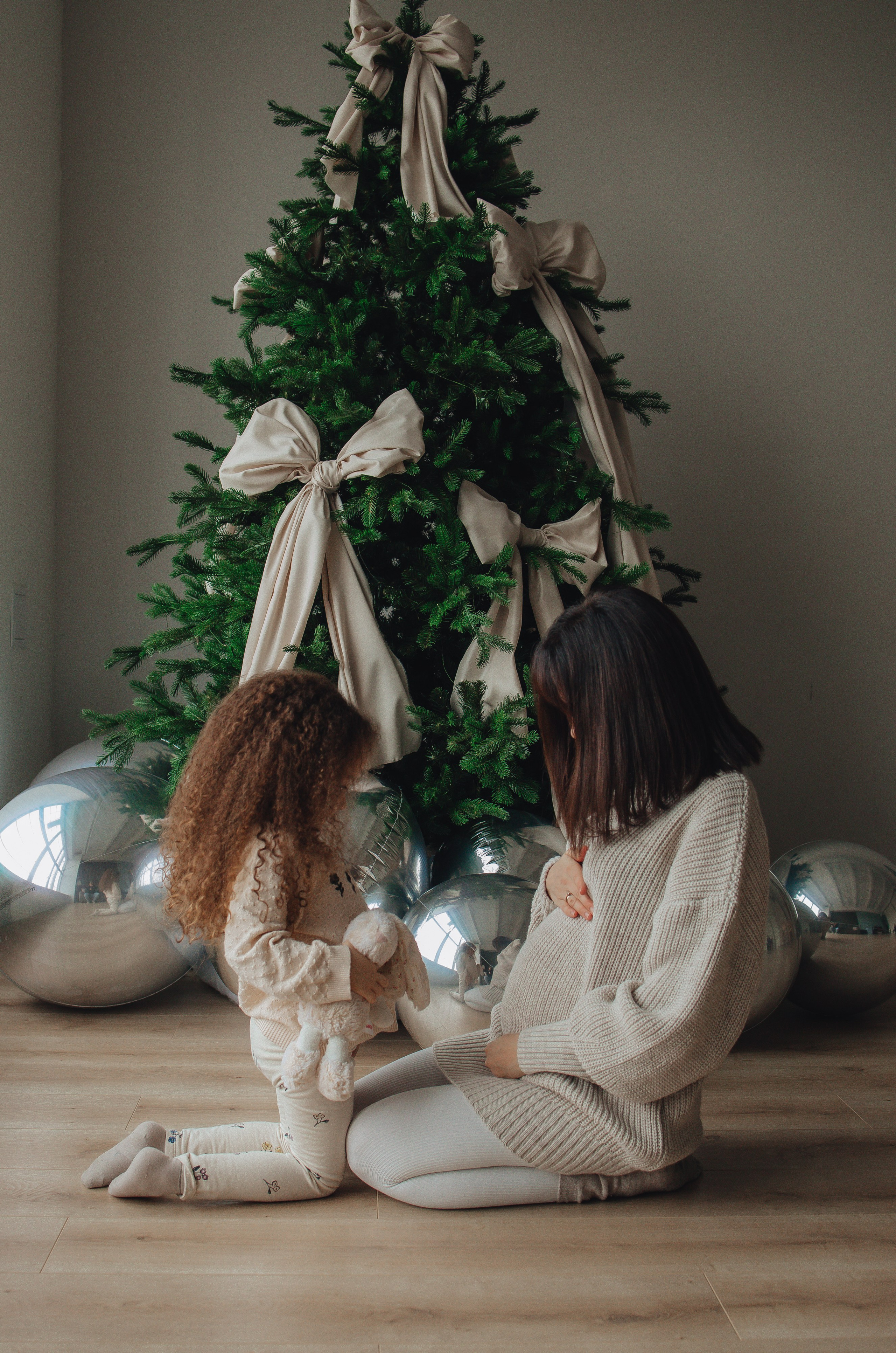 В ожидании сестренки перед Новым годом. Фотограф Новосибирск