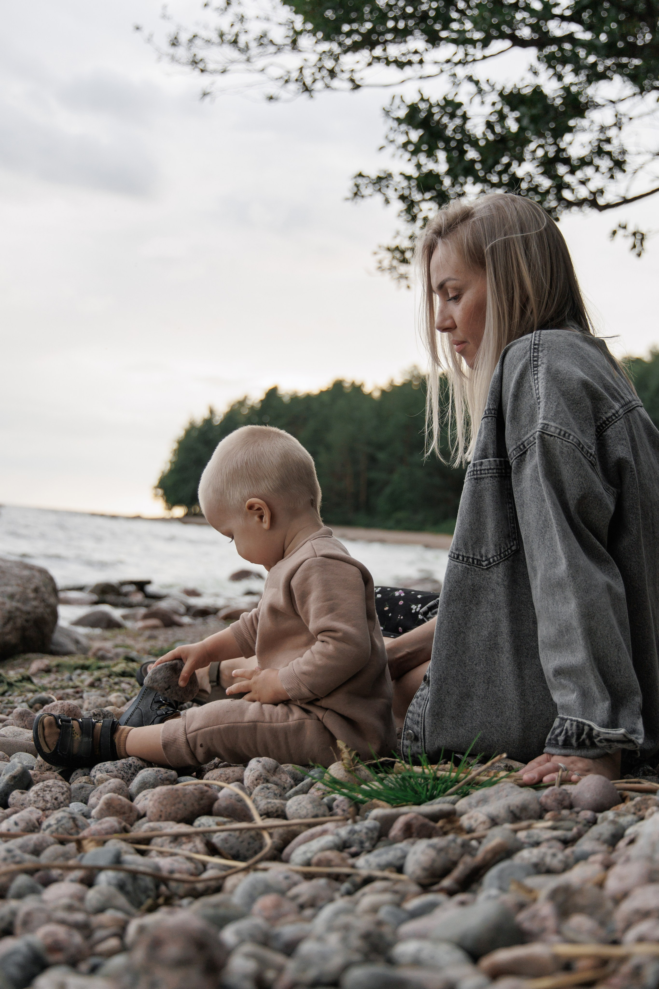 Тоня и Ванечка на берегу Финского залива. Фотограф в Санкт-Петербурге Аня Григорьева ♡