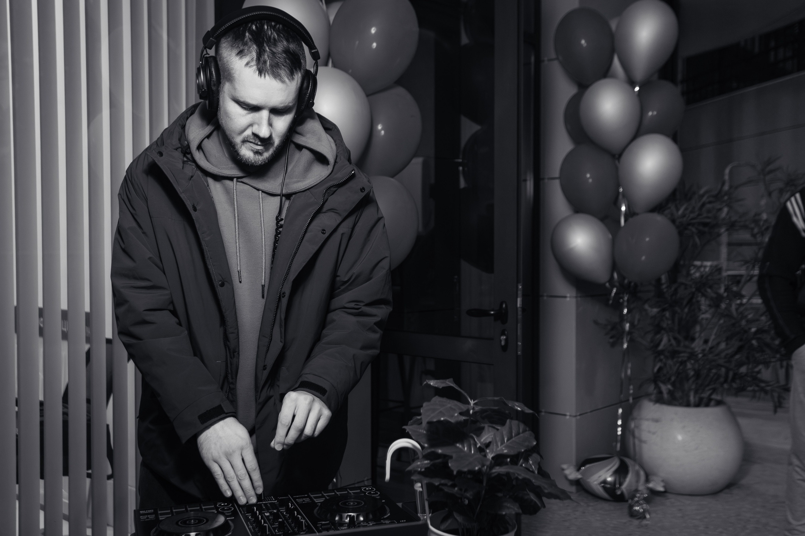 10 лет проекту «КОФЕДВИЖ» и открытие новой кофейни_Ялта_19.12.2025. Аминов Руслан | Фотограф