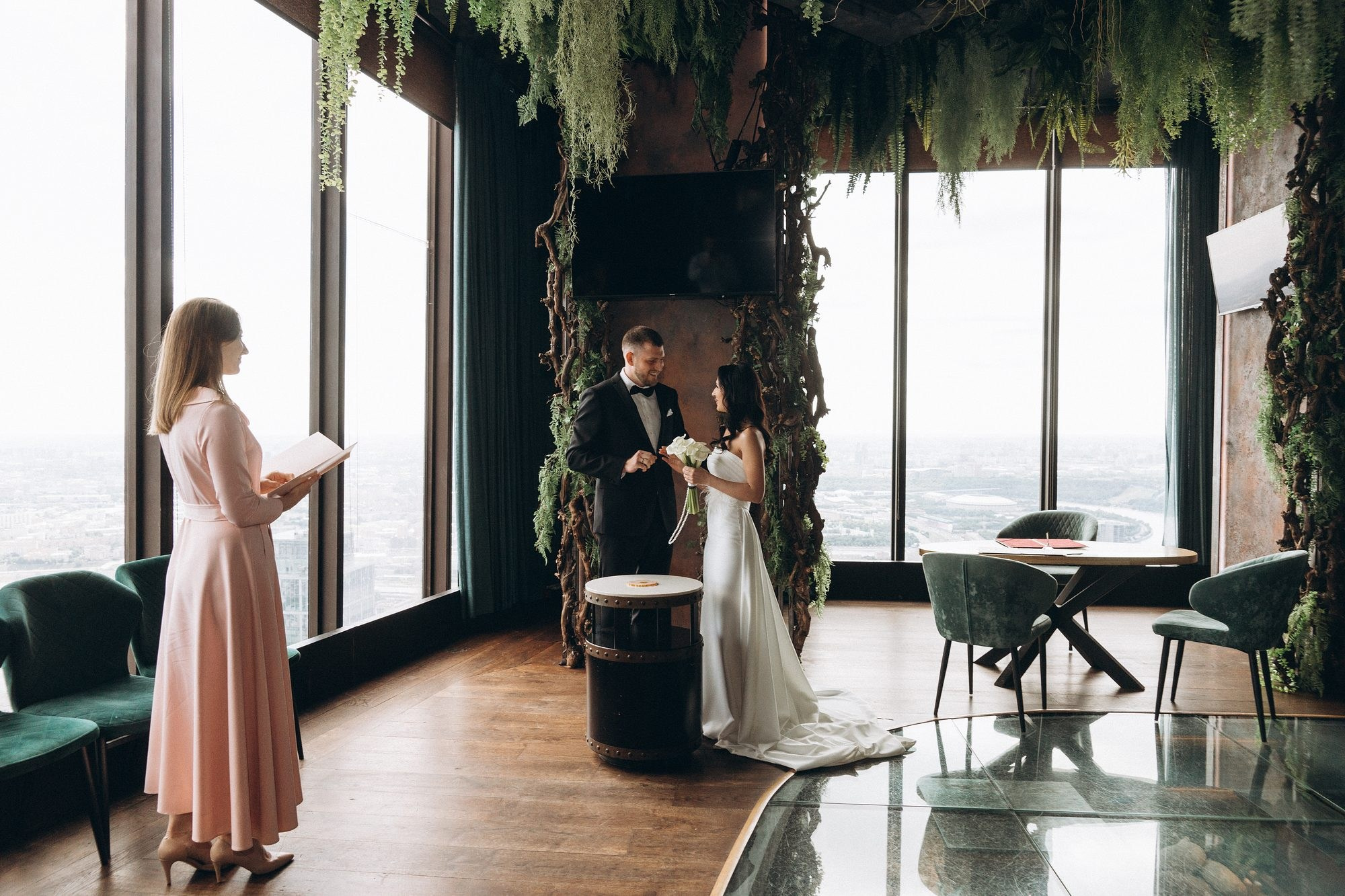 Свадебная фотосъемка в ресторане Birds. Сергей Гладков свадебный фотограф в Москве