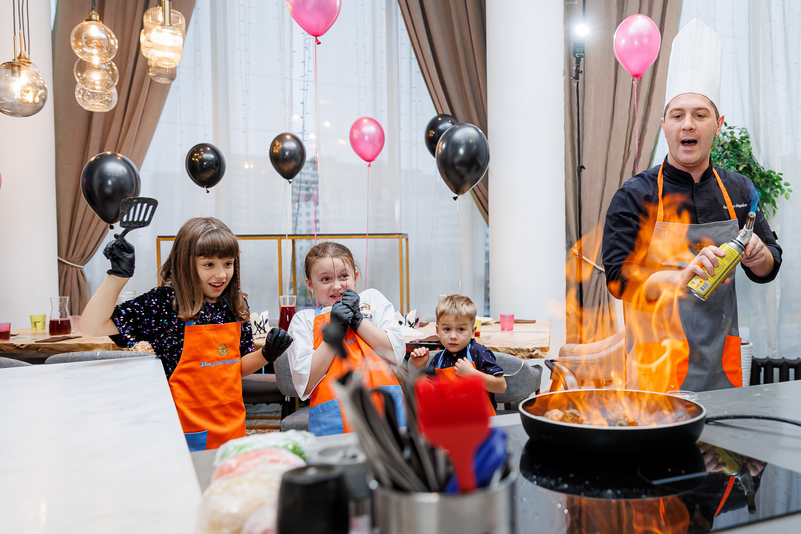 День рождения Насти «Венсдэй во Вкусотеррии». Семейный и детский фотограф Комина Елена, Власиха, Одинцово