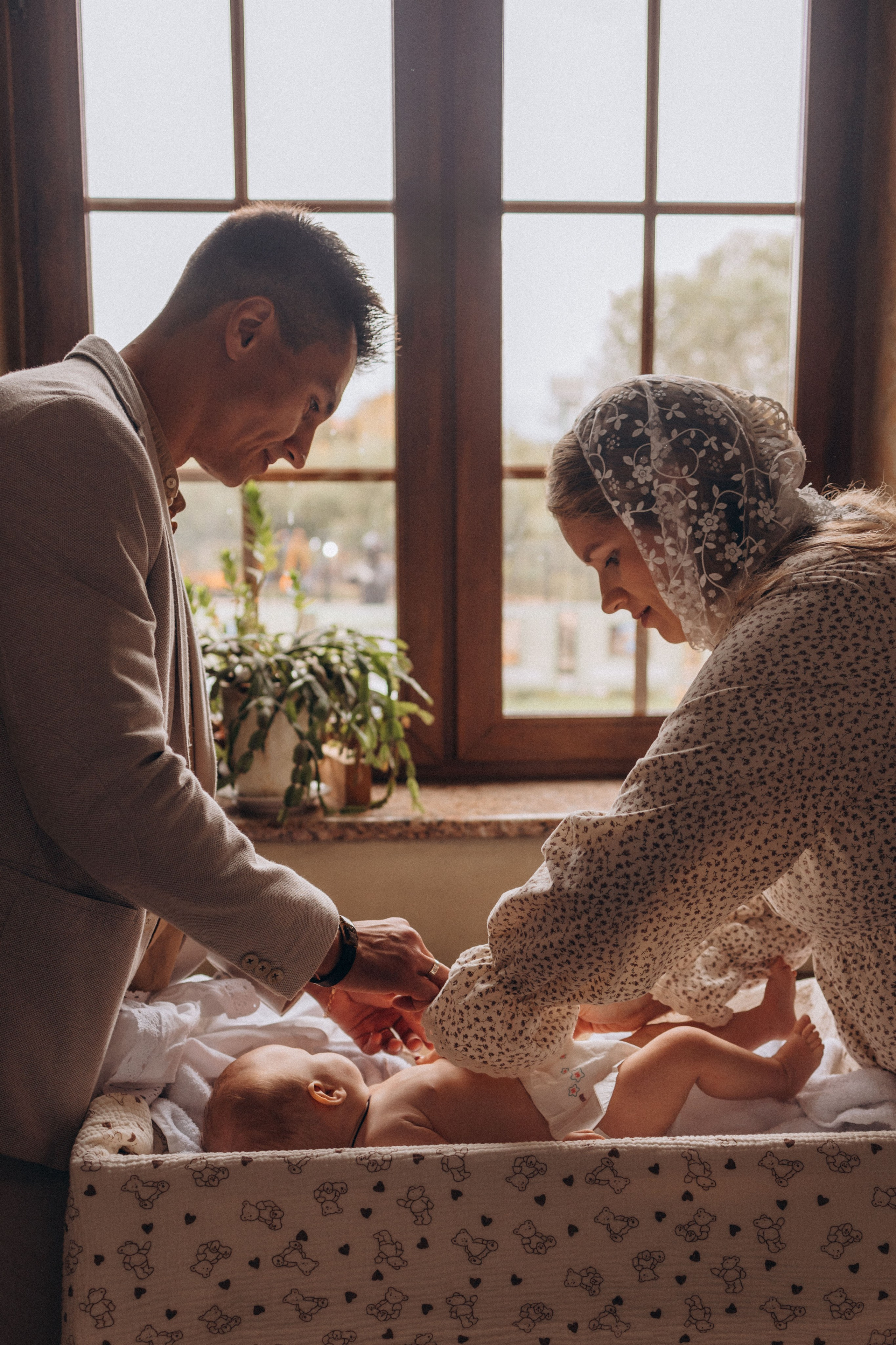 Таинство крещения Ники Церковь Всех Святых, в Земле Российской просиявших, в Новокосино. Семейный и женский фотограф в Москве Коновалова Олеся