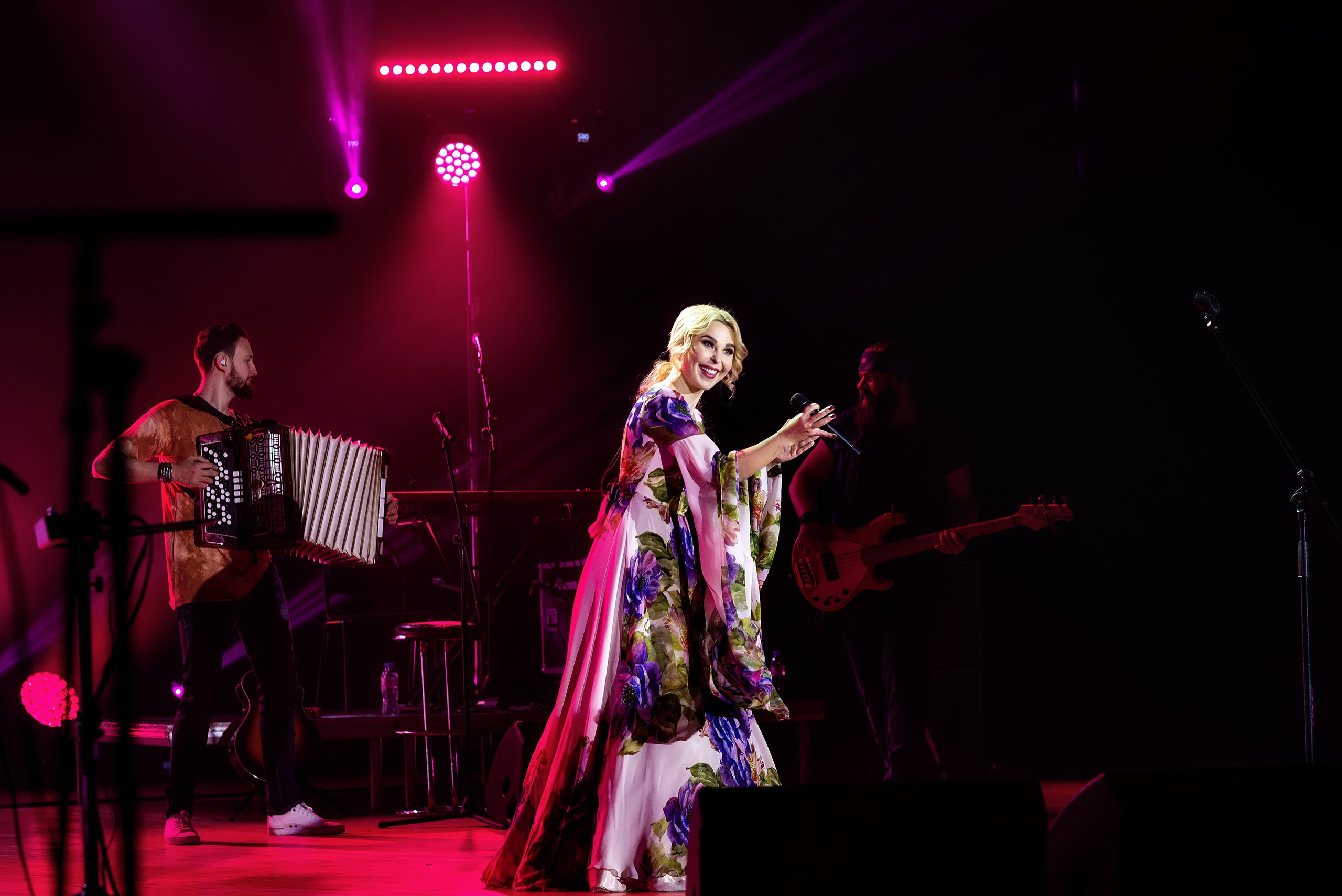 Концерт Пелагеи. Школьный, фэшн фотограф в Тюмени и в России Ирина Королева