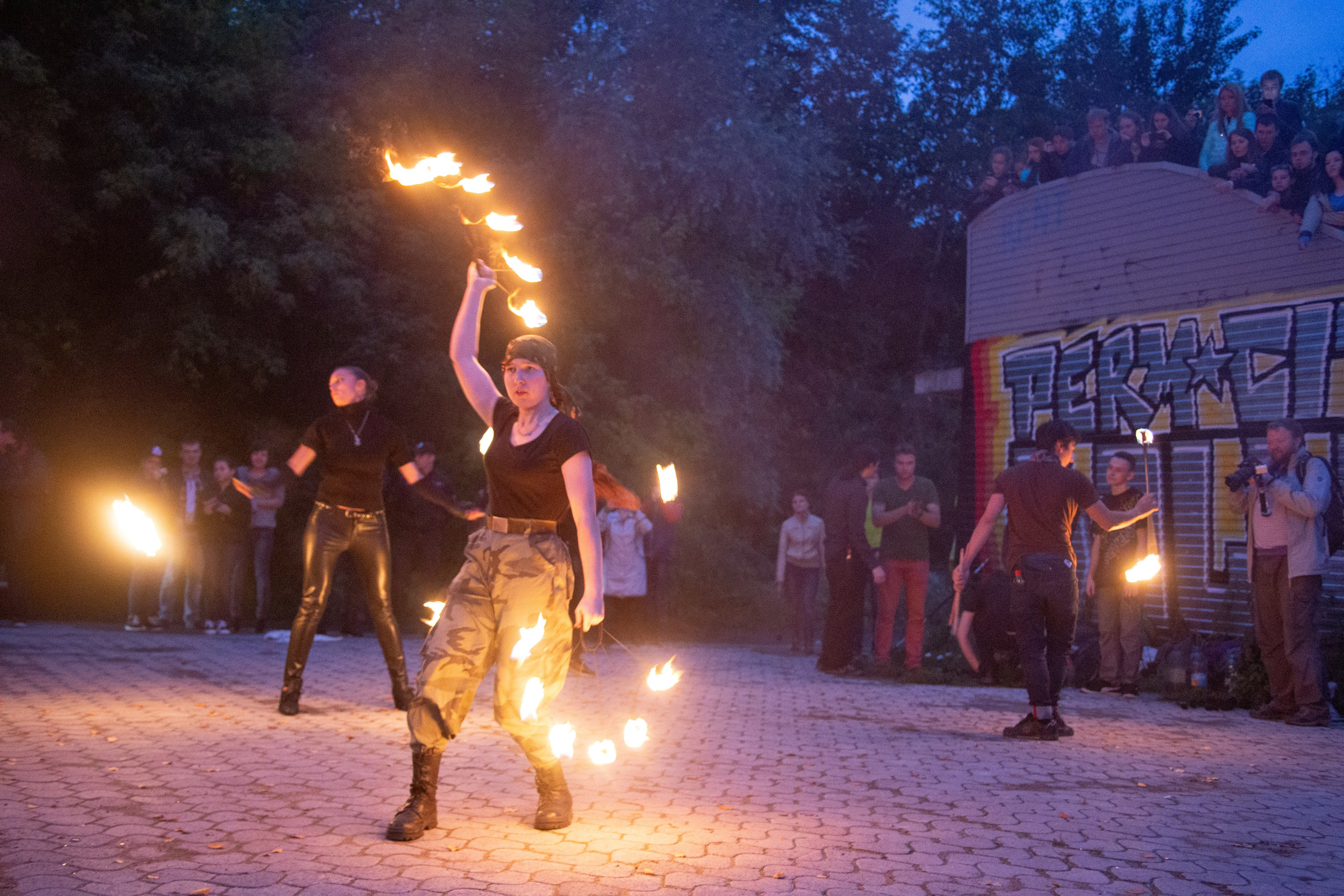 Огненное шоу в Перми. Фотограф Никита Попов. Фотограф Пермь. Фотосессия в фотостудии Перми и на свежем воздухе