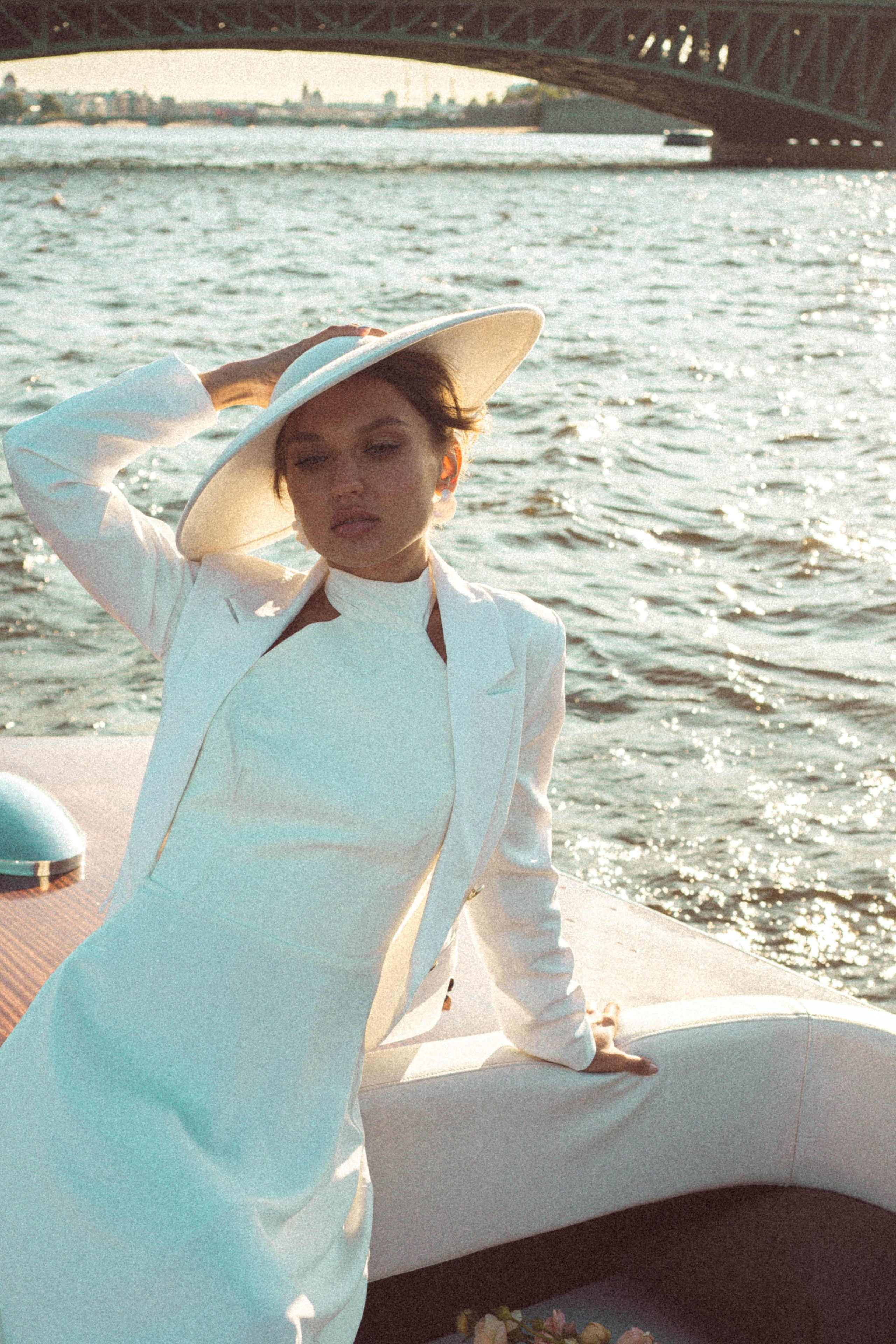 СВАДЕНБНАЯ СЬЕМКА НА КАТЕРЕ ПО КАНАЛАМ САНКТ-ПЕТЕРБУРГА И В АКВАТОРИИ НЕВЫ. Профессиональный фотограф, Санкт-Петербург — Виктория Богомолова