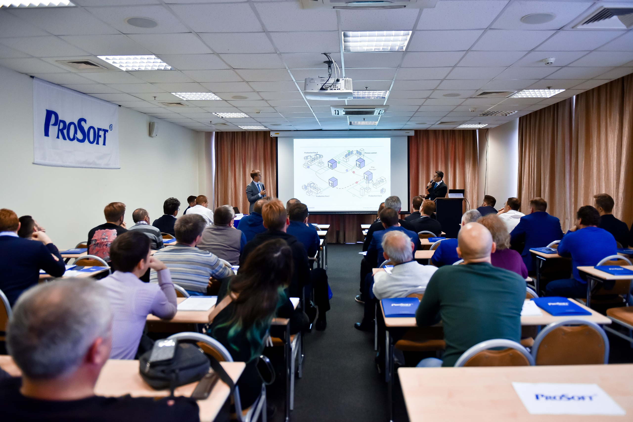 Курсы и тренинги. Анастасия Петрович фотограф, фотокорреспондент в Москве и Санкт-Петербурге. Фотосъёмка репортажа, мероприятия, корпоративная съёмка, контент