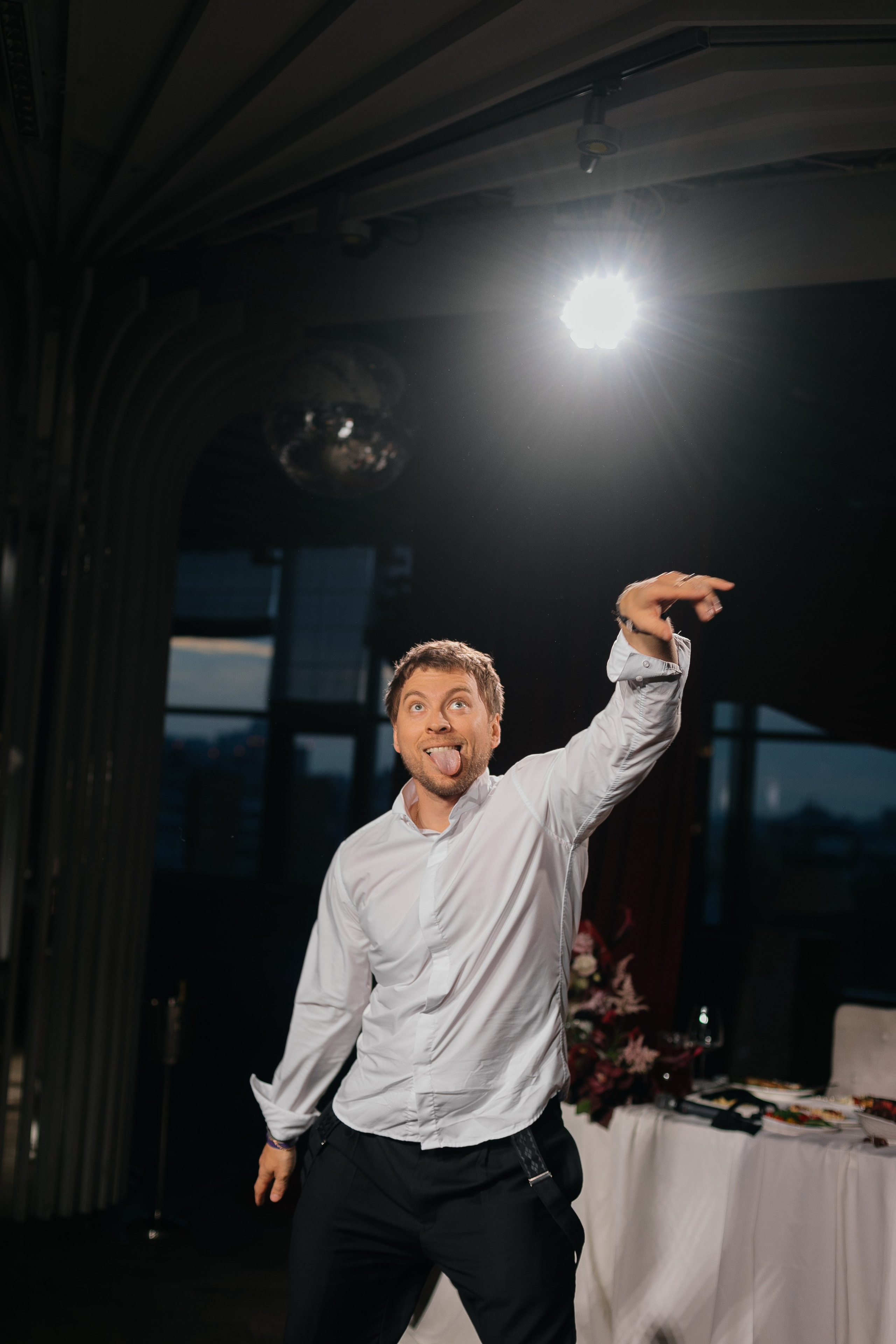 Rain falls down. Главная