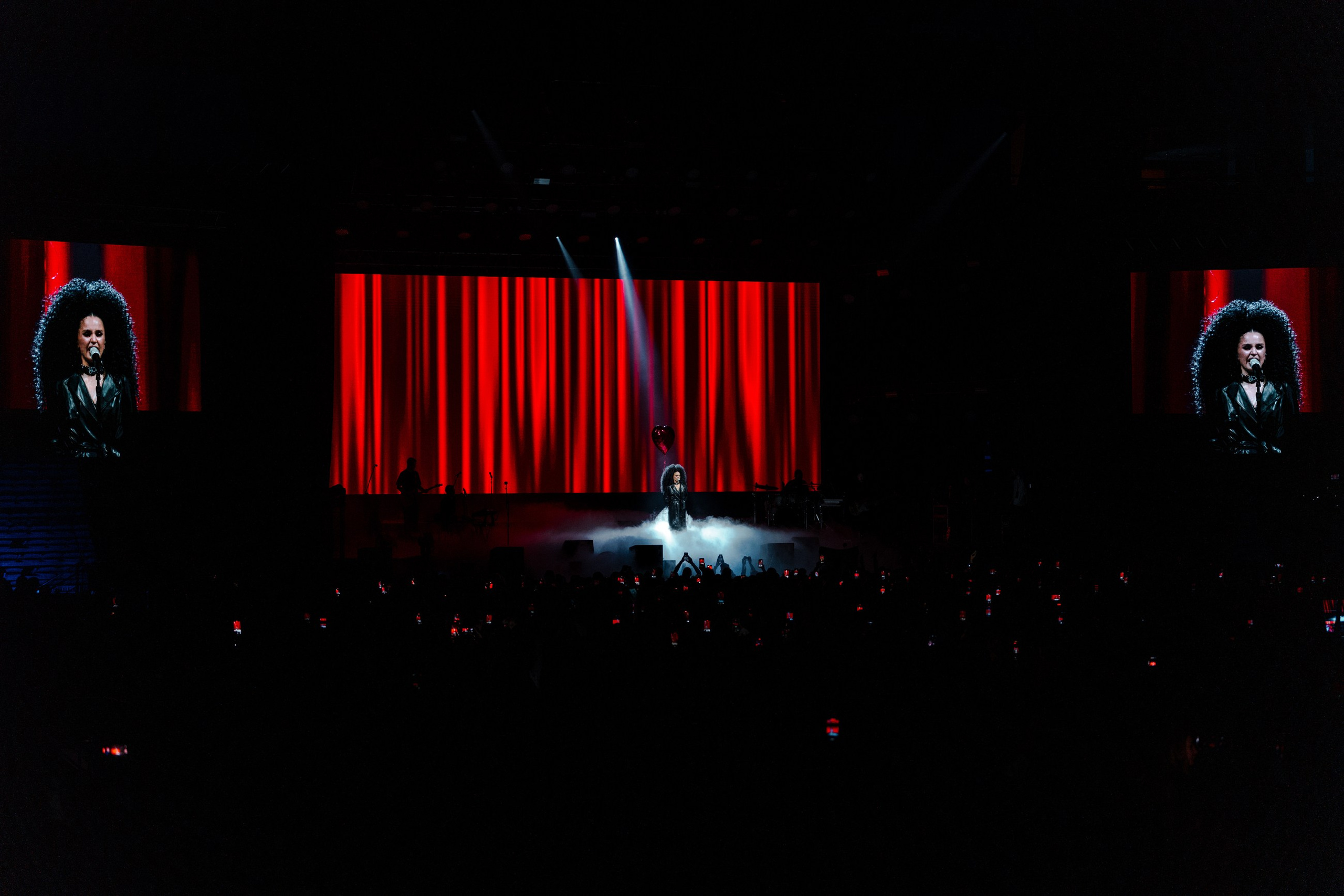 Фотографии с концерта Zivert в Ярославле. Репортажный фотограф в Москве Измалков Артем