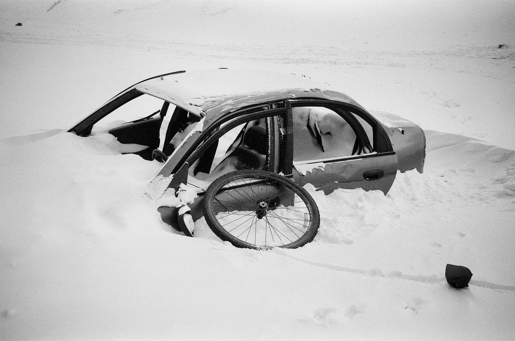 "Под покровом"