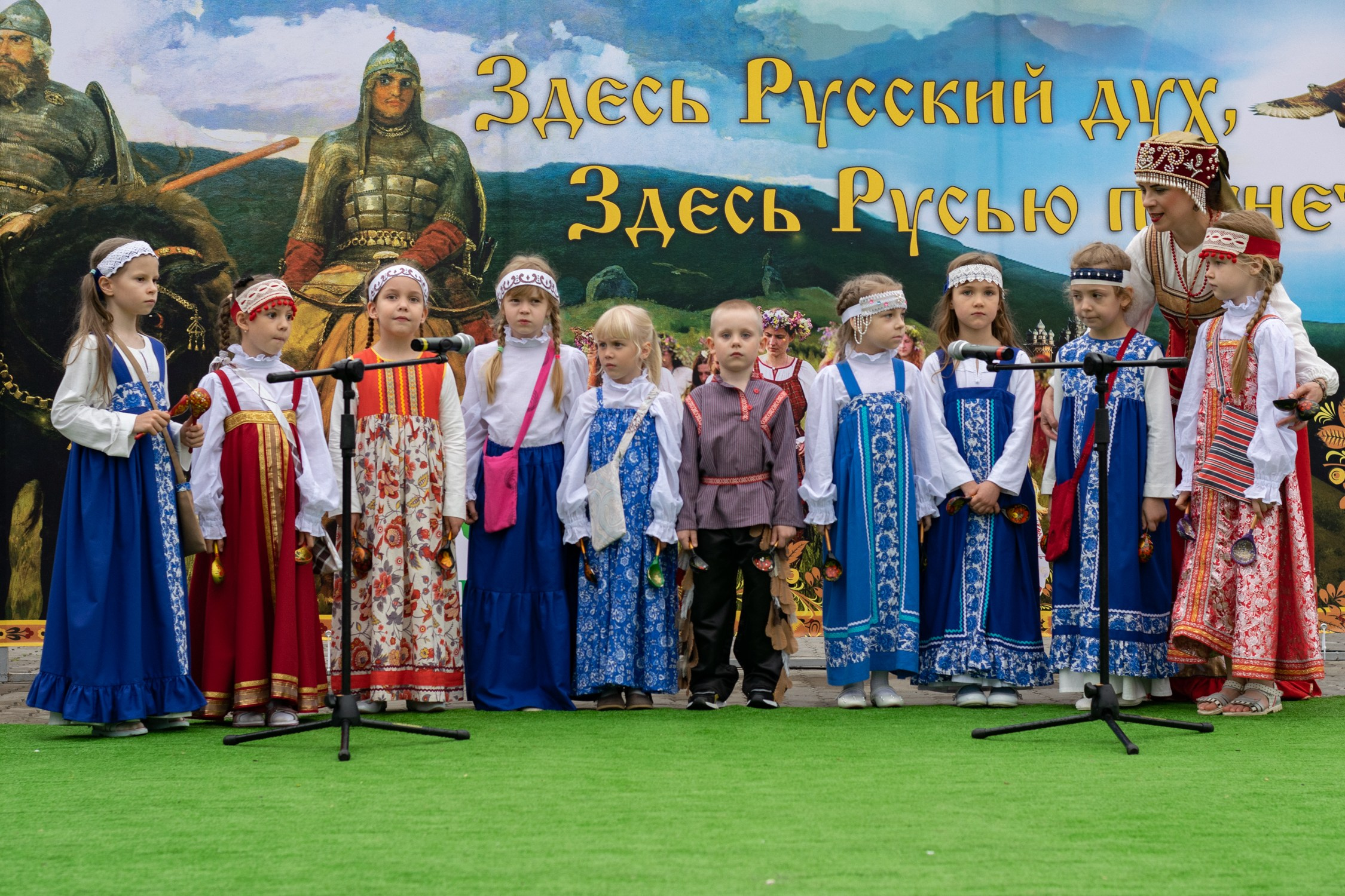 Антон Курдюмов фотограф в Хабаровске Рина Курдюмова фото27 foto27 Антон Дорофеев репортажный репортаж документалист Тони и Рина фотосоздатели День молодежи по-русски Хабаровск кинотеатр