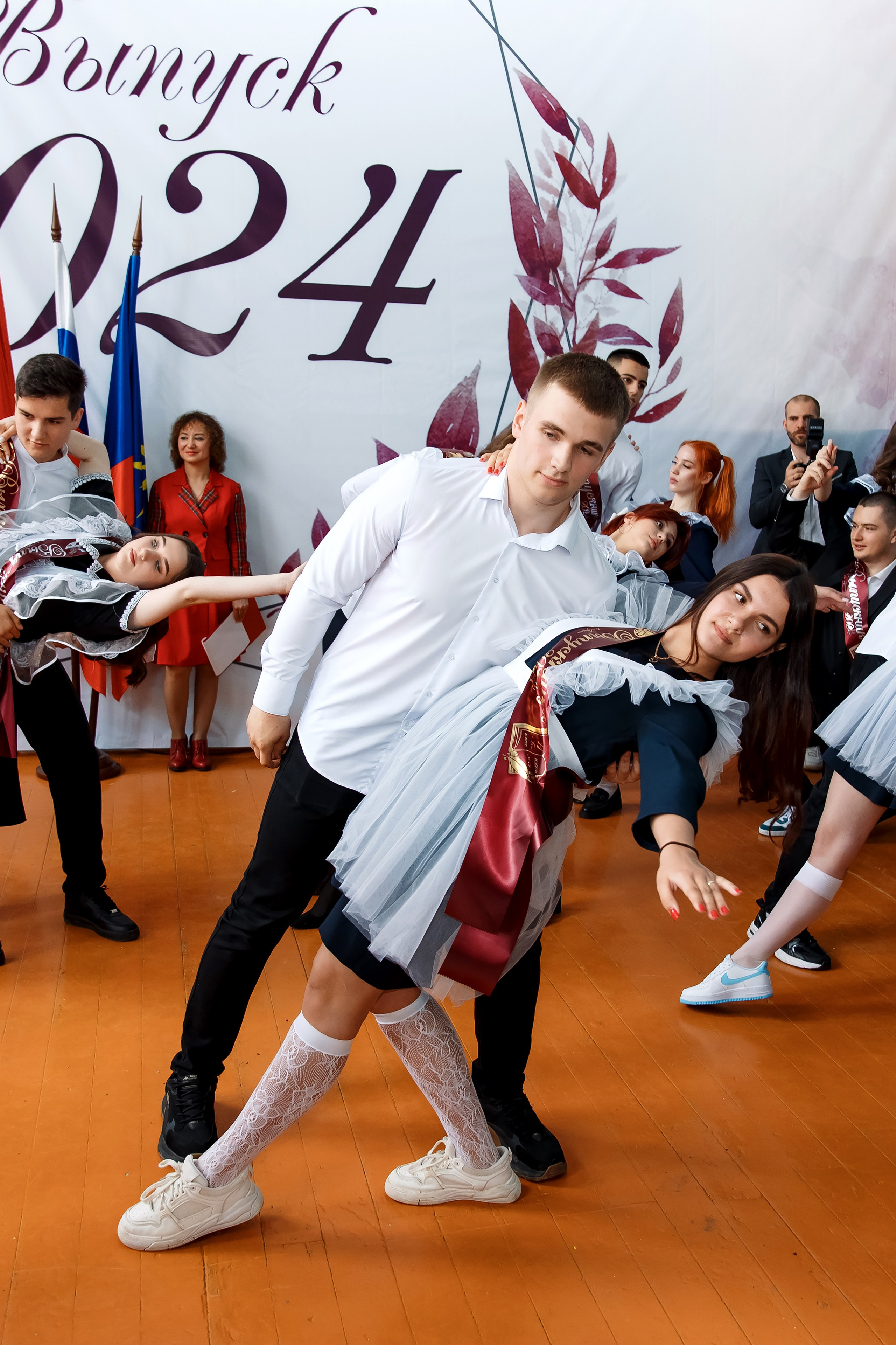 11 класс Последний звонок. Фотограф Любовь Корниенко, Примоский край