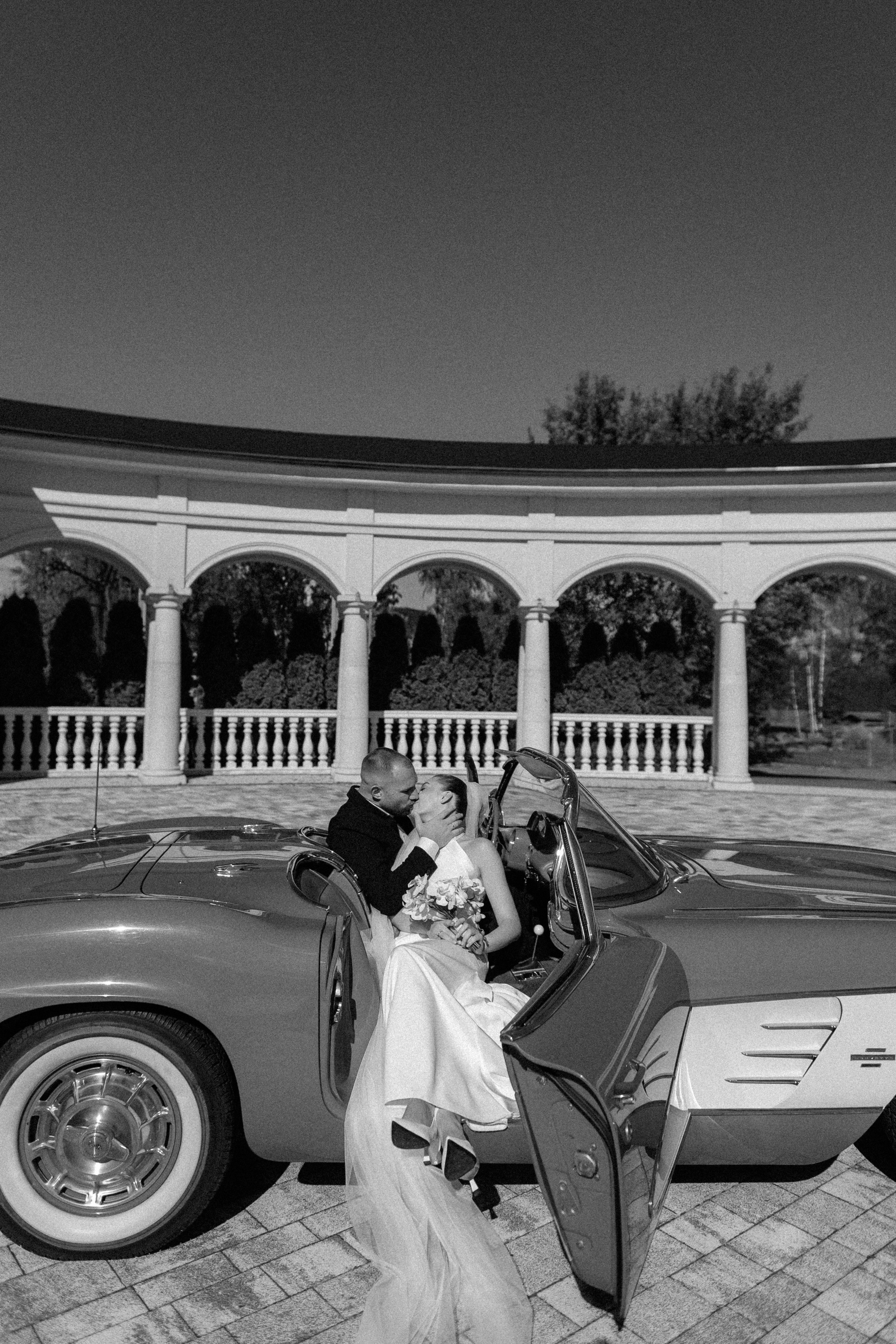 Wedding day in VERSAL PARK. Wedding PHOTOGRAPHER Andrew Vnukov