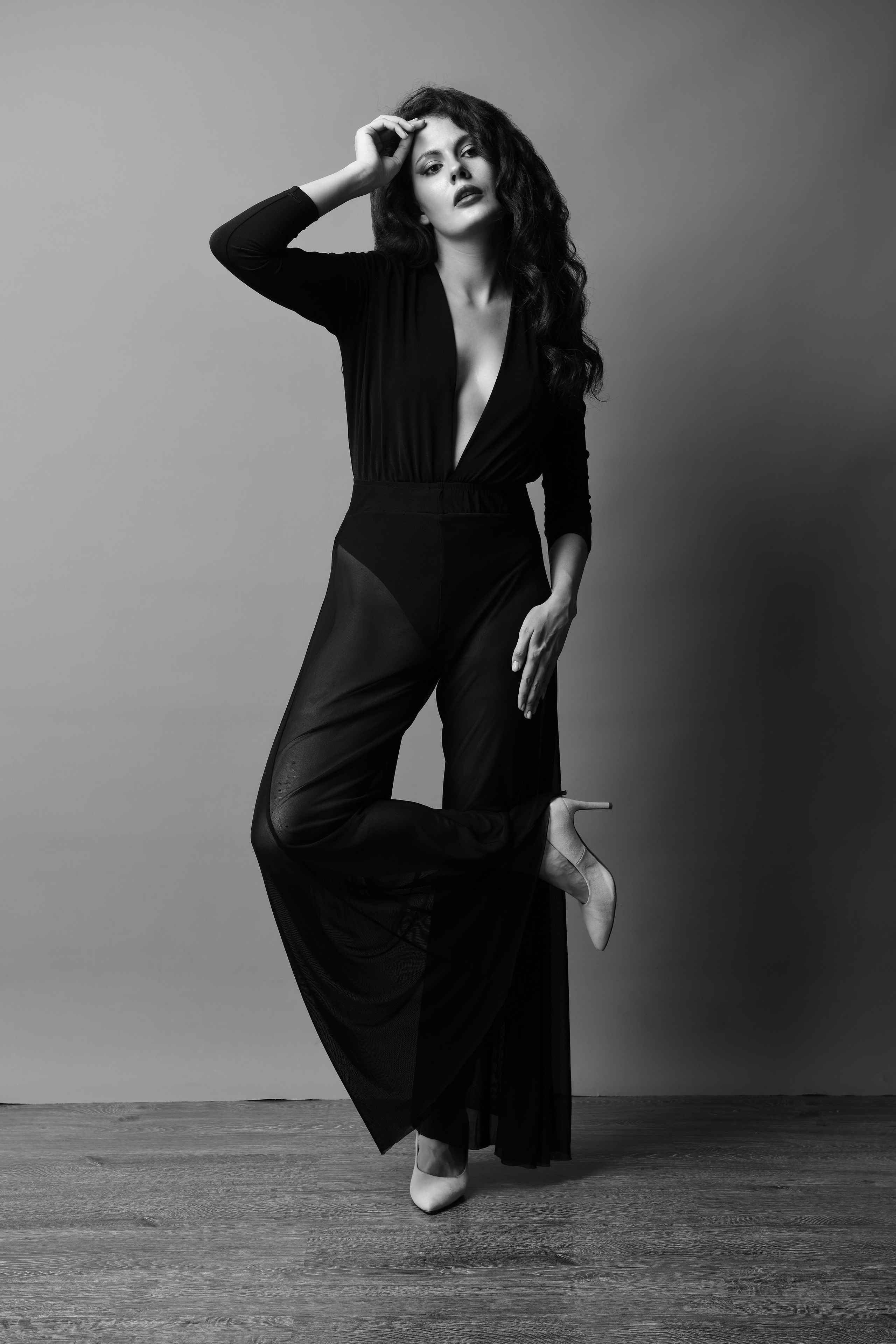 Прозрачные брюки, на резинке. На рост до 175см.