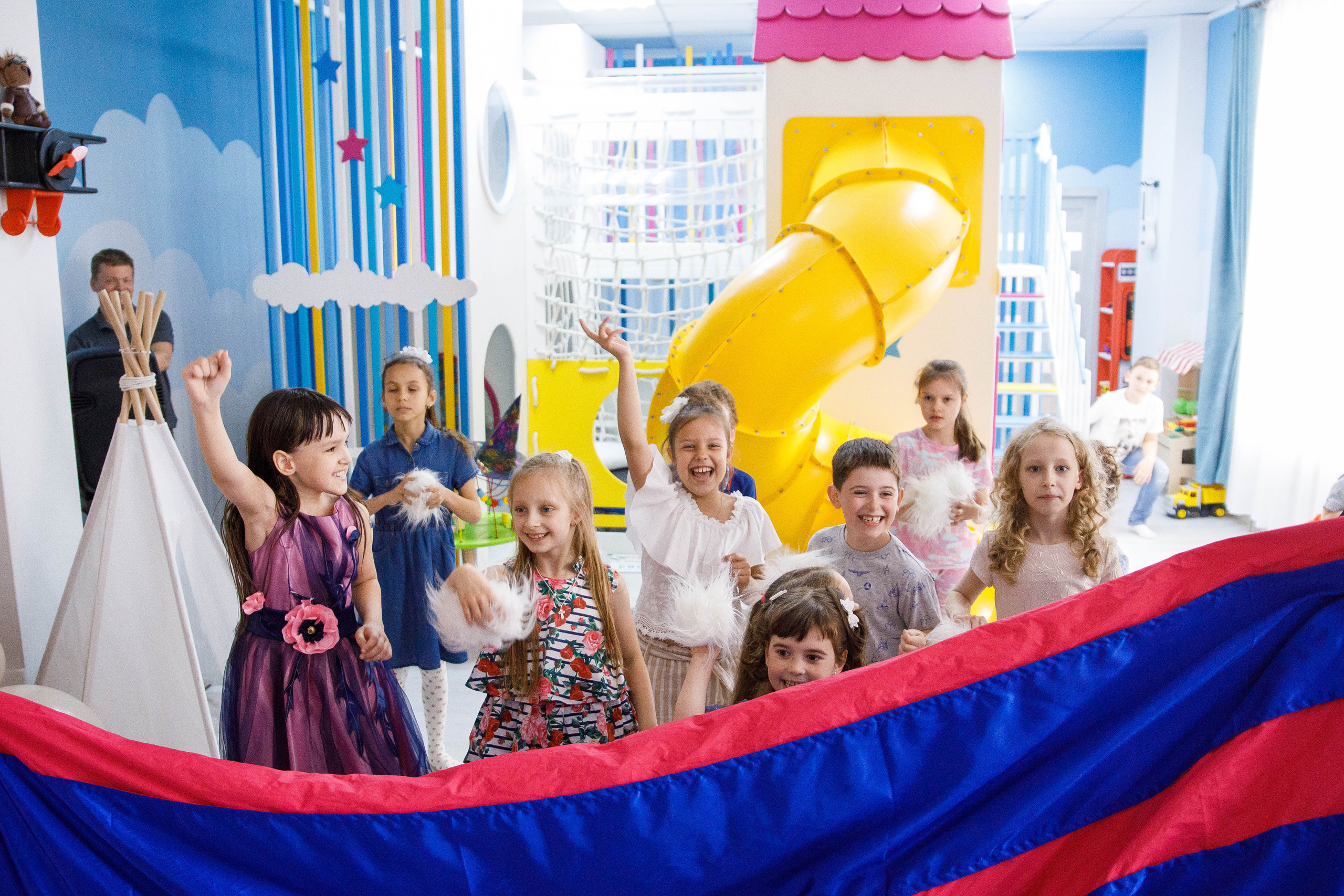 ДР Лизы и Таси. Домик в облаках. Фотограф Андрей Баксов