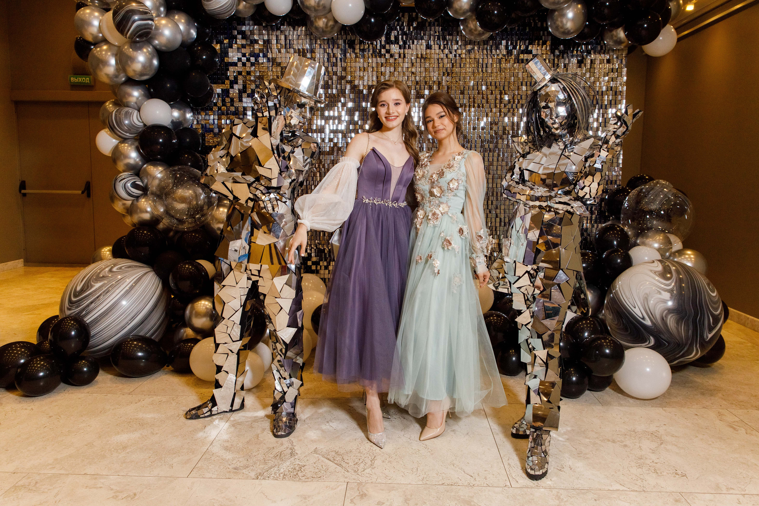 Выпускной Алёны. 11 класс. Галич Хол. Фотограф Андрей Баксов