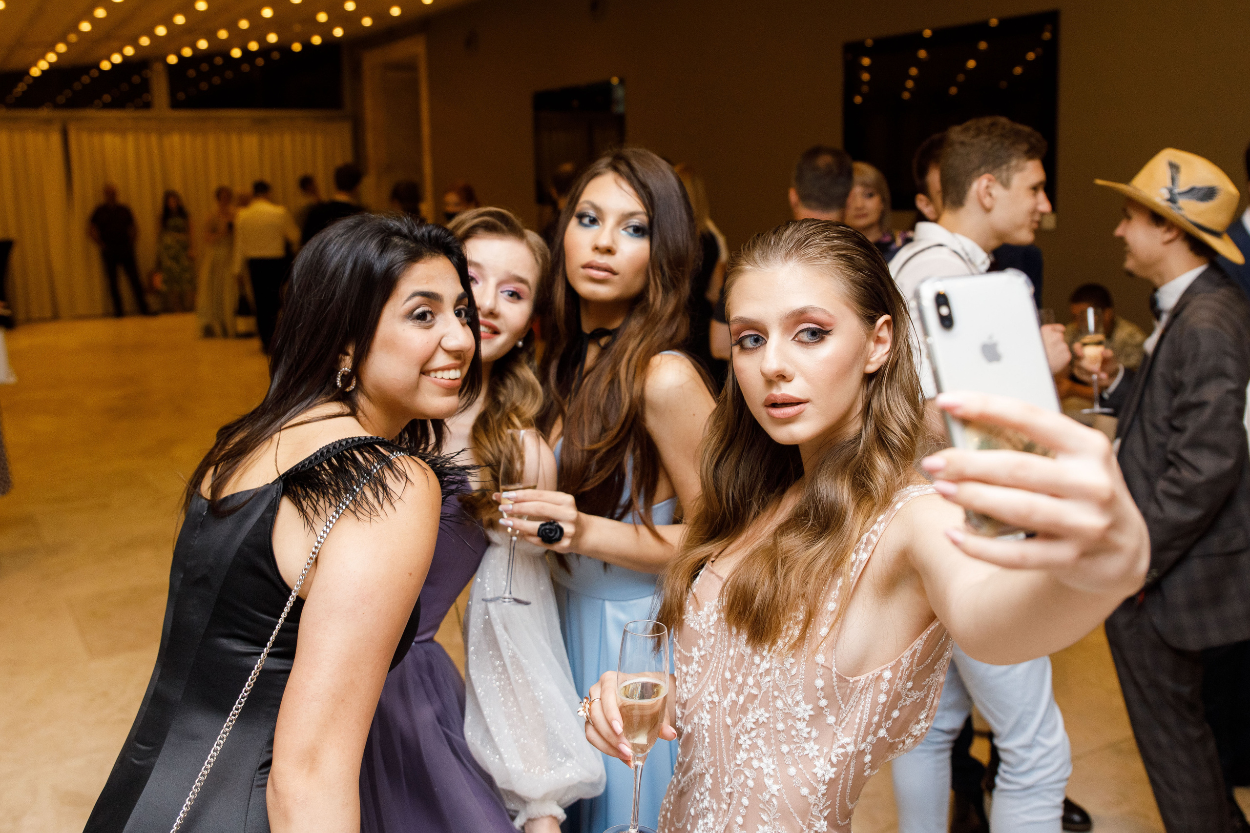 Выпускной Алёны. 11 класс. Галич Хол. Фотограф Андрей Баксов