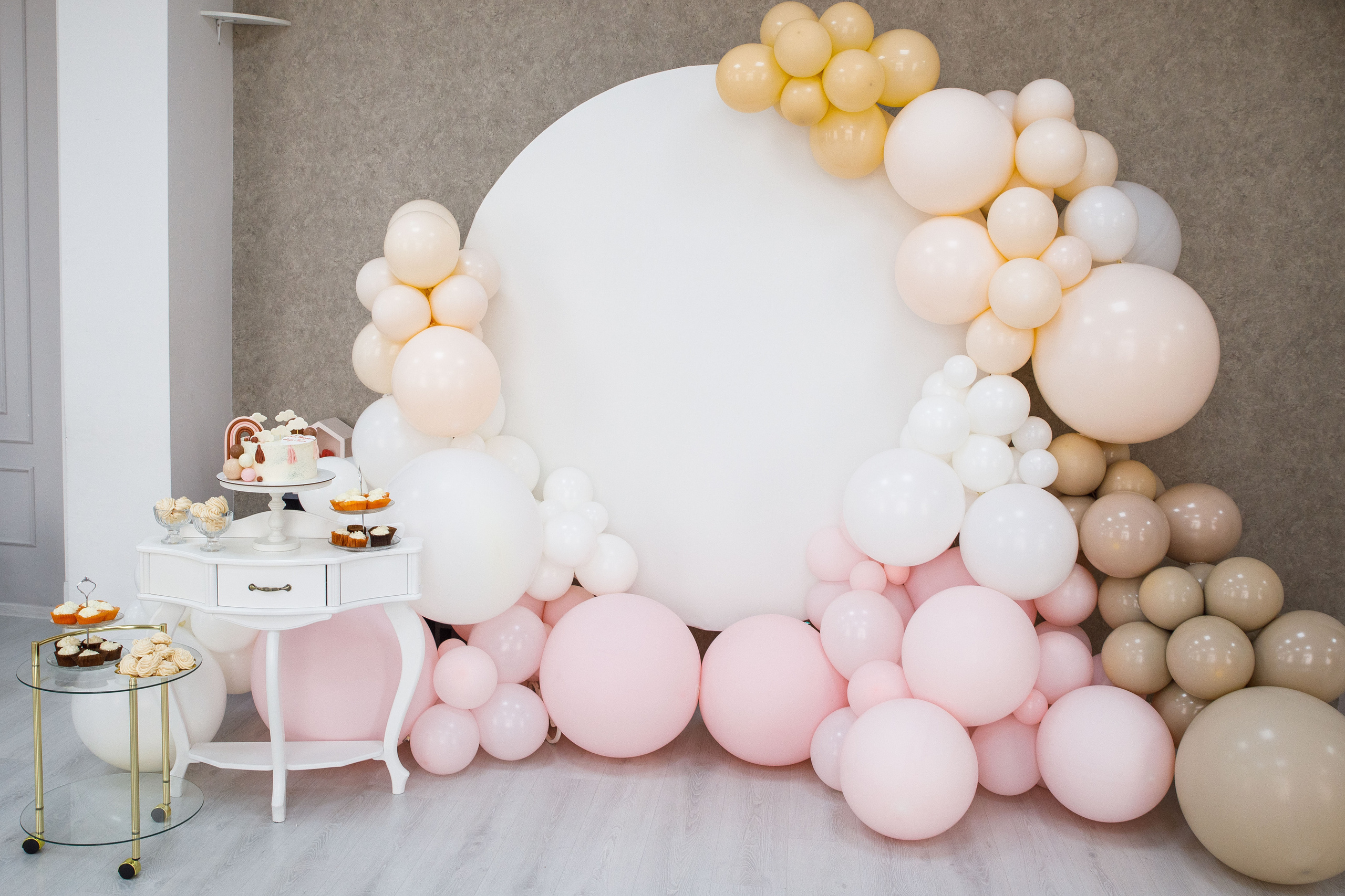 ДР Лизы и Таси. Домик в облаках. Фотограф Андрей Баксов