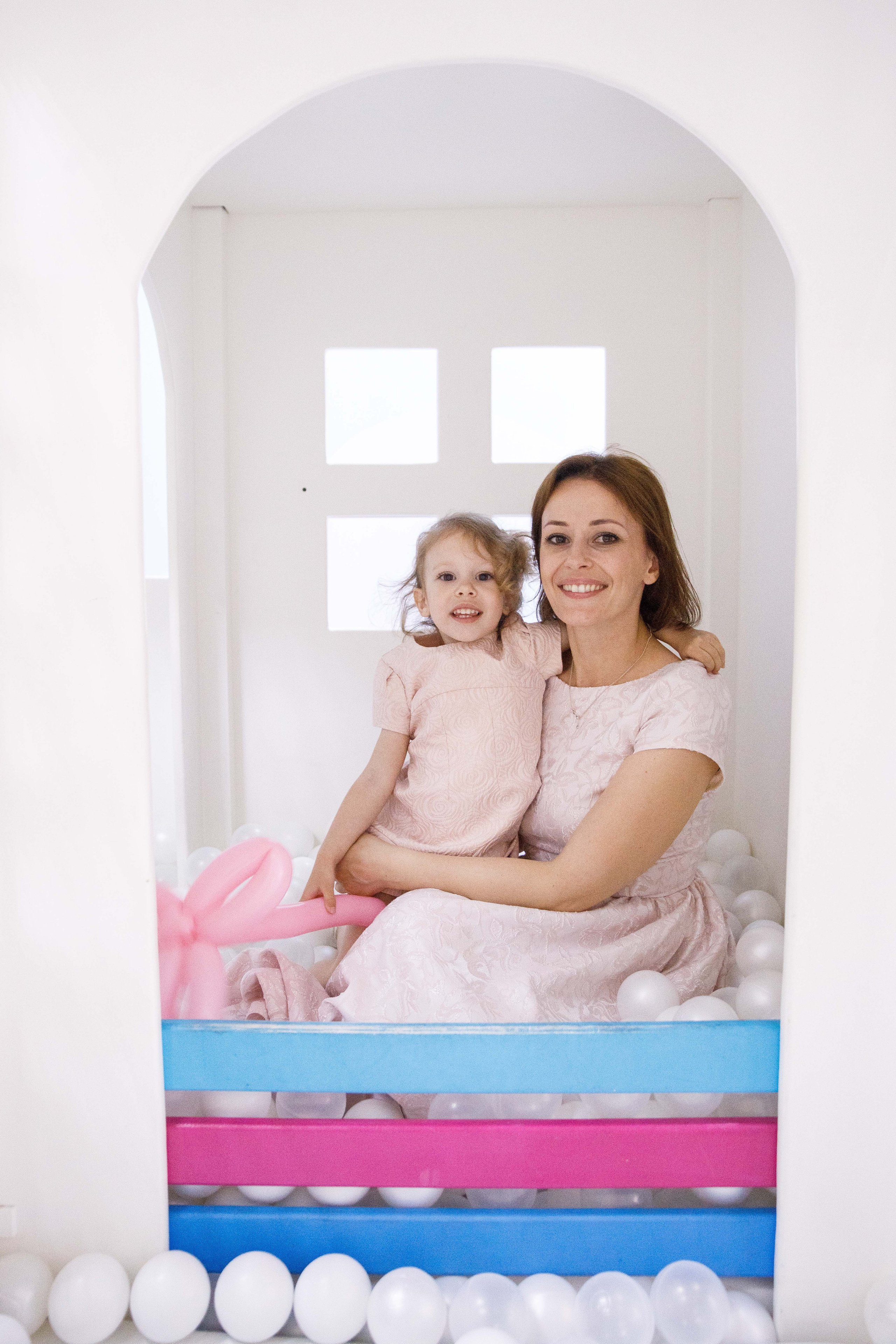 ДР Лизы и Таси. Домик в облаках. Фотограф Андрей Баксов