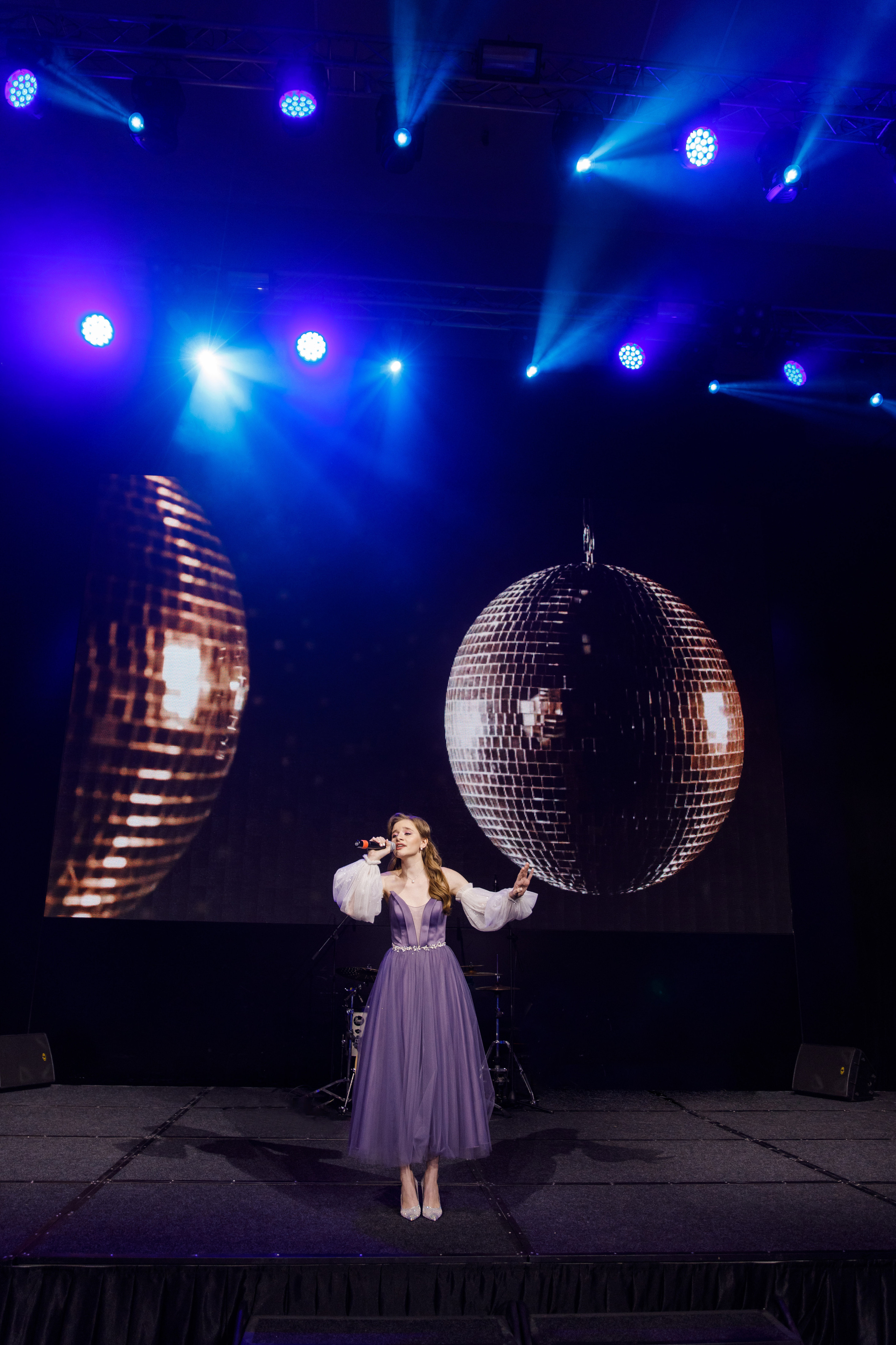 Выпускной Алёны. 11 класс. Галич Хол. Фотограф Андрей Баксов