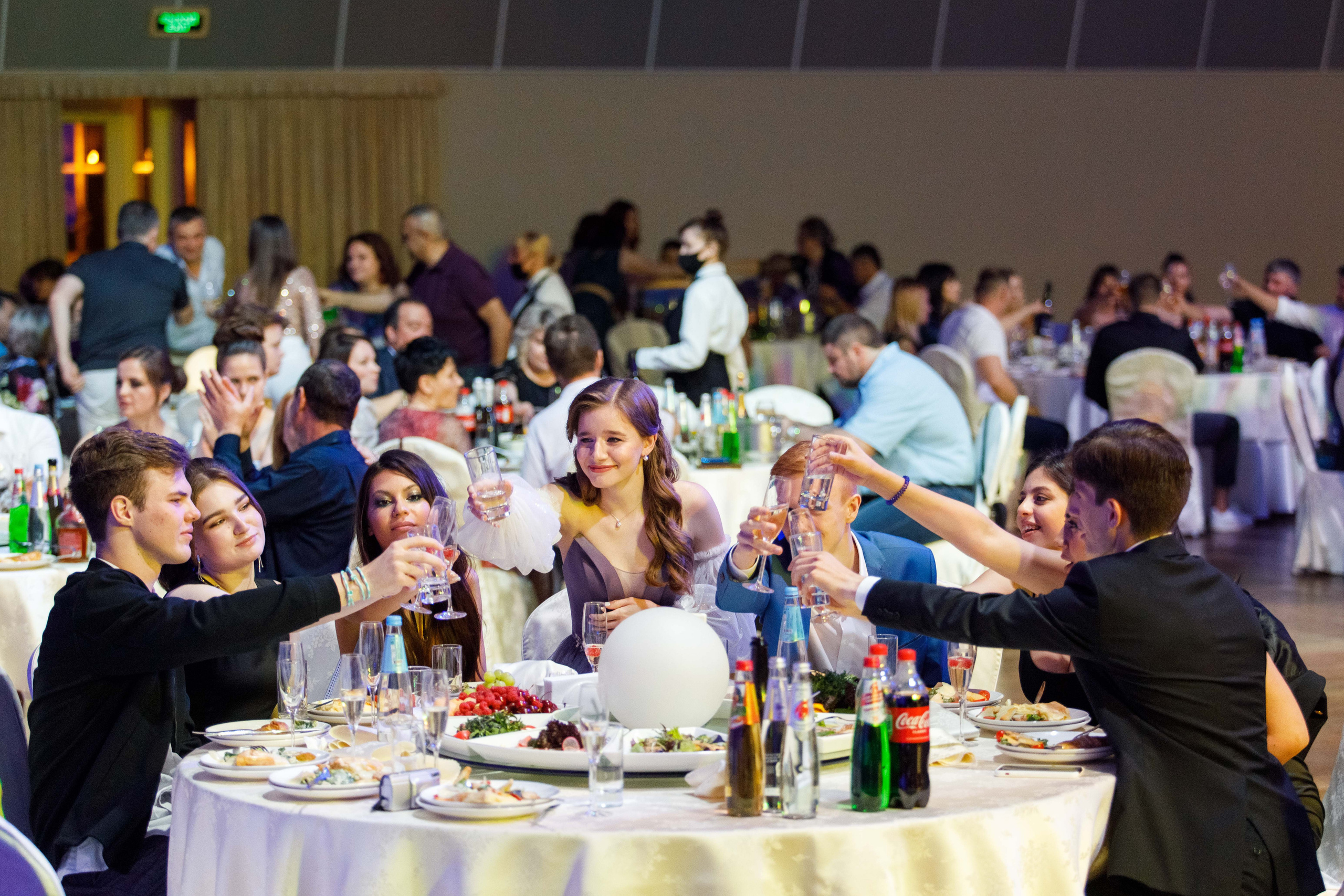 Выпускной Алёны. 11 класс. Галич Хол. Фотограф Андрей Баксов