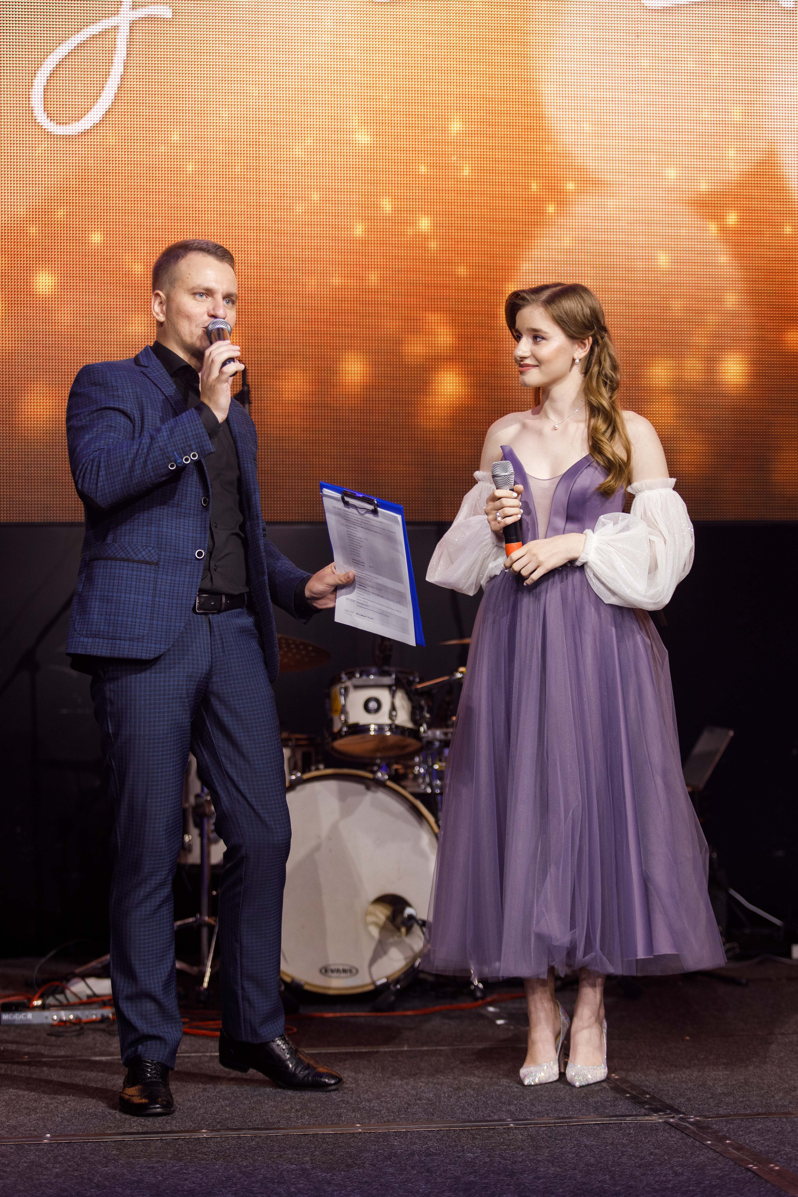 Выпускной Алёны. 11 класс. Галич Хол. Фотограф Андрей Баксов