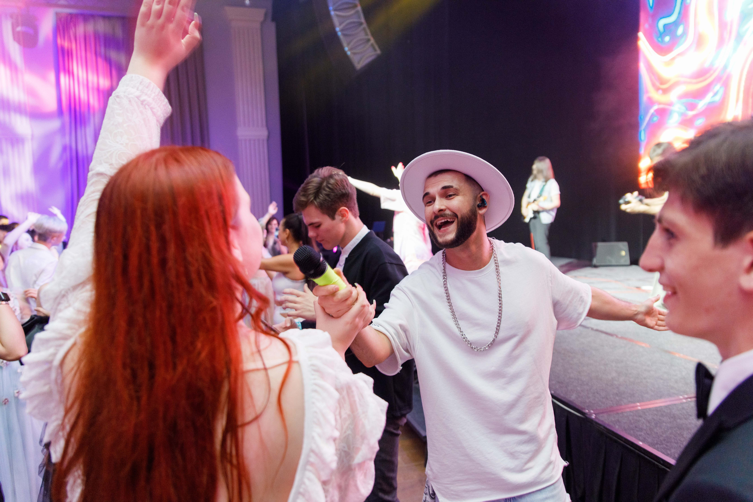 Выпускной Алёны. 11 класс. Галич Хол. Фотограф Андрей Баксов