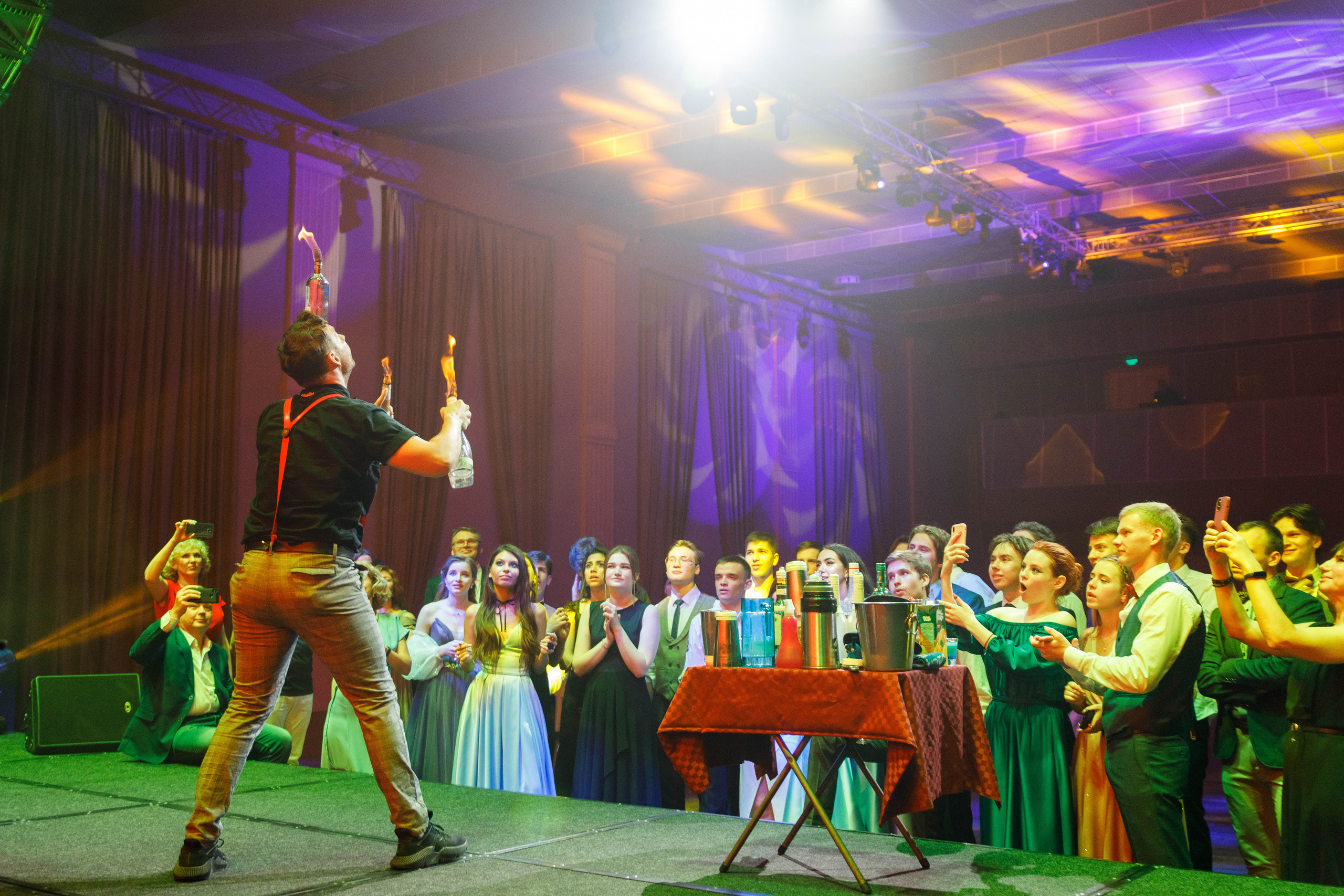 Выпускной Алёны. 11 класс. Галич Хол. Фотограф Андрей Баксов