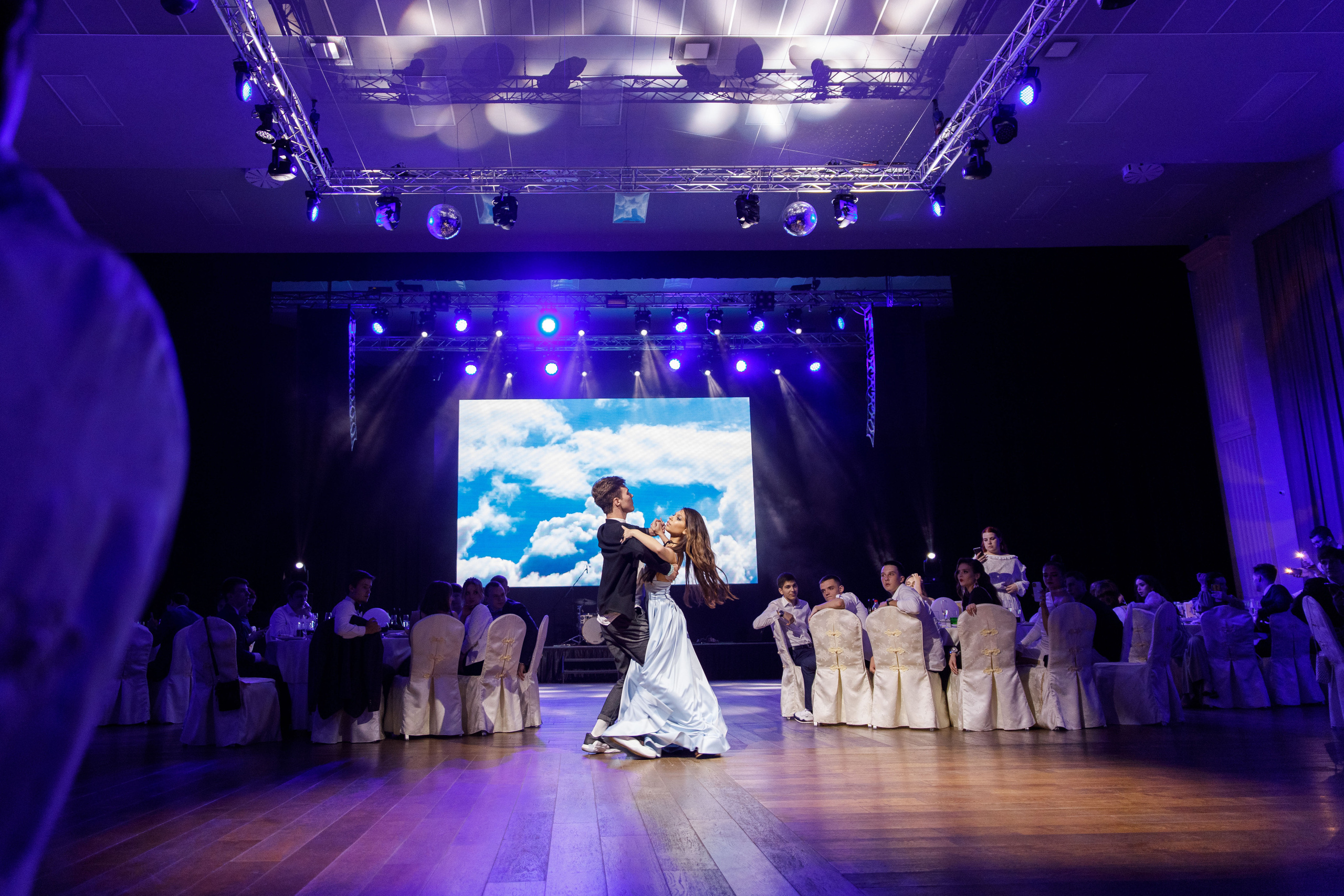 Выпускной Алёны. 11 класс. Галич Хол. Фотограф Андрей Баксов