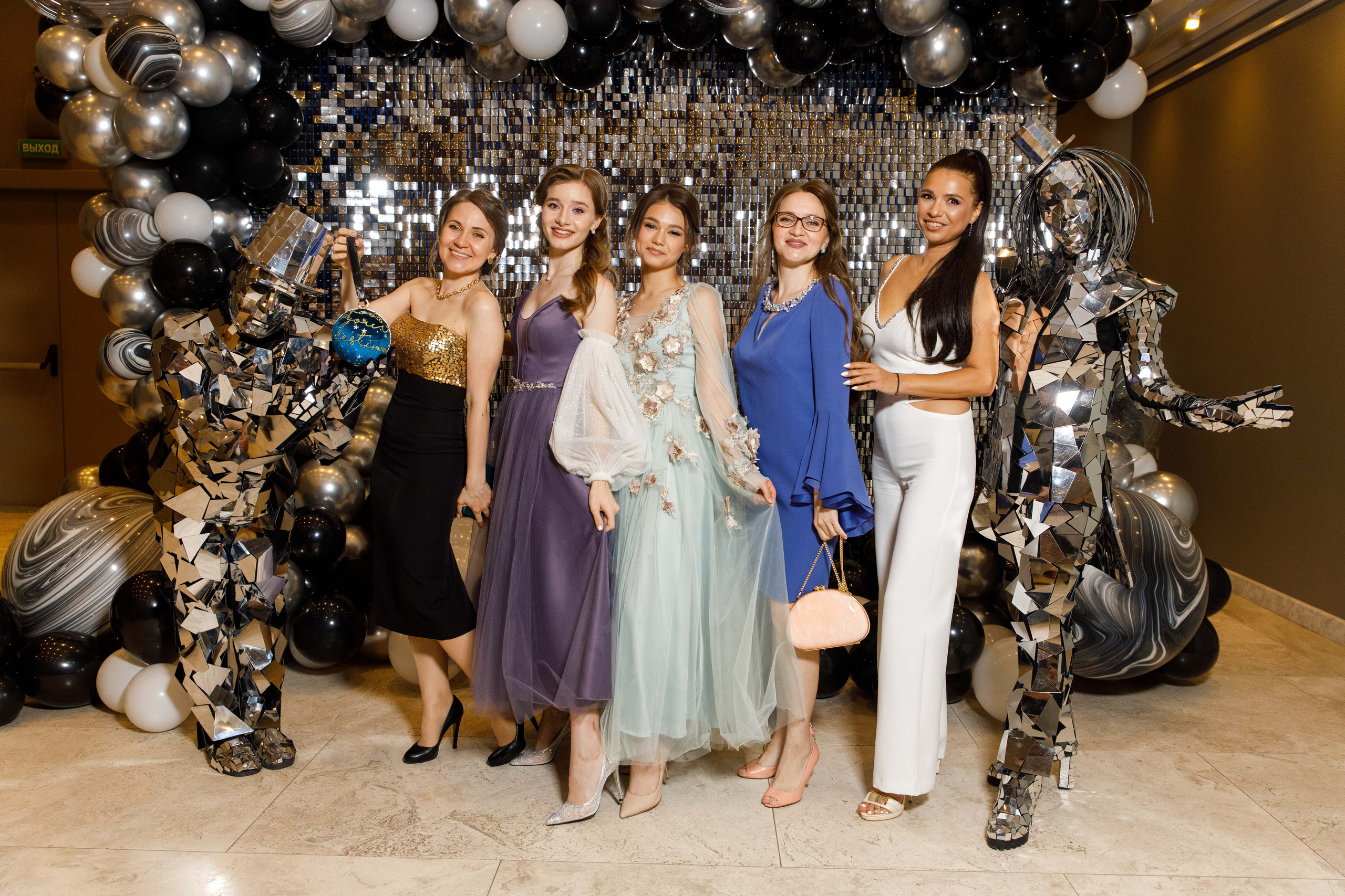 Выпускной Алёны. 11 класс. Галич Хол. Фотограф Андрей Баксов