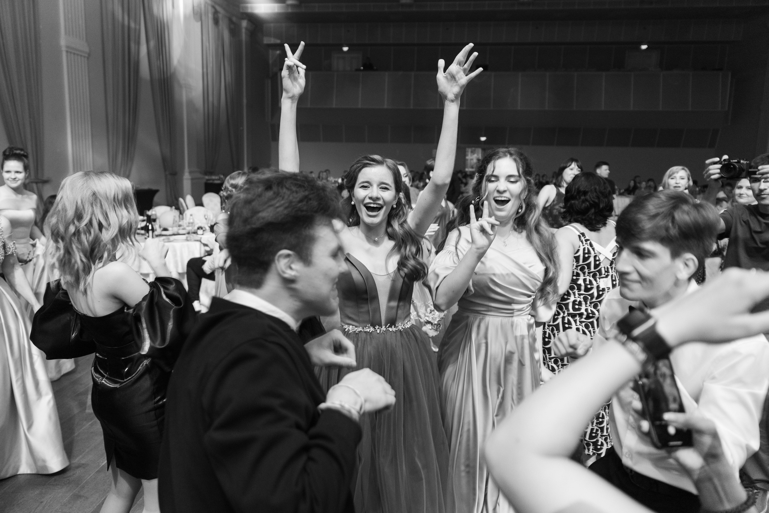 Выпускной Алёны. 11 класс. Галич Хол. Фотограф Андрей Баксов