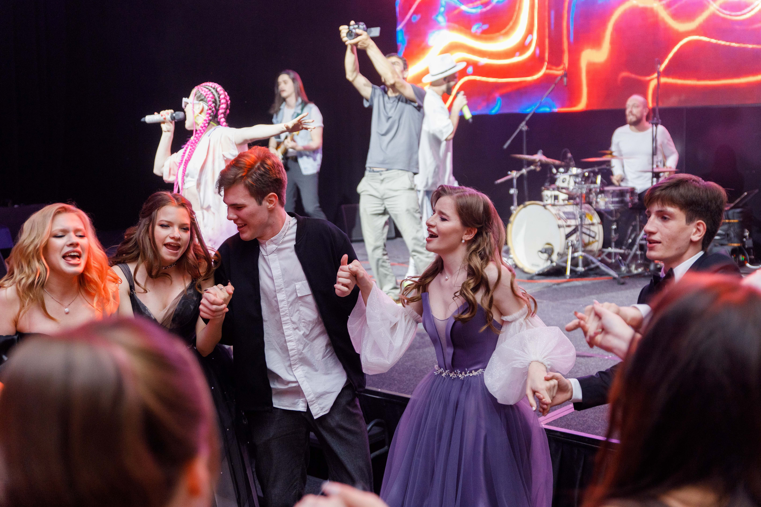 Выпускной Алёны. 11 класс. Галич Хол. Фотограф Андрей Баксов