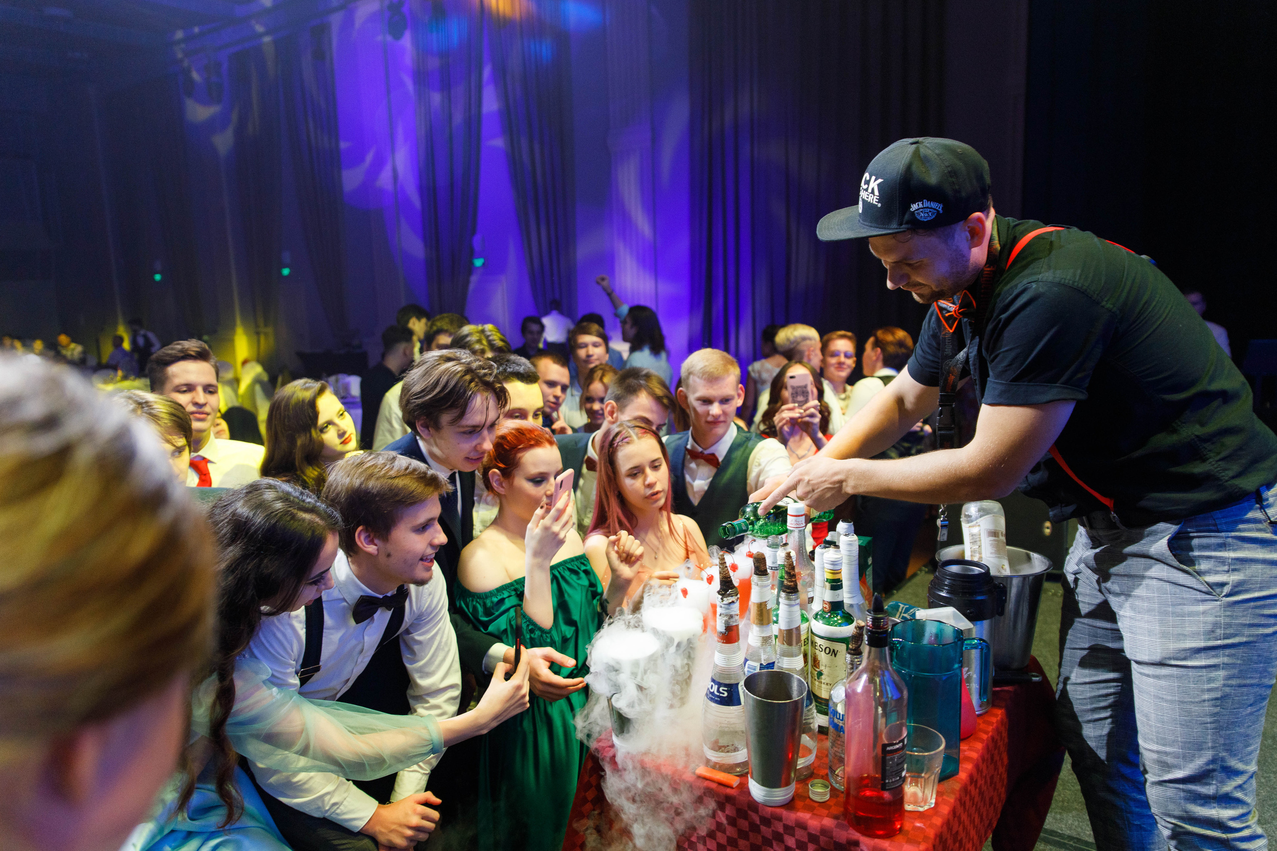 Выпускной Алёны. 11 класс. Галич Хол. Фотограф Андрей Баксов