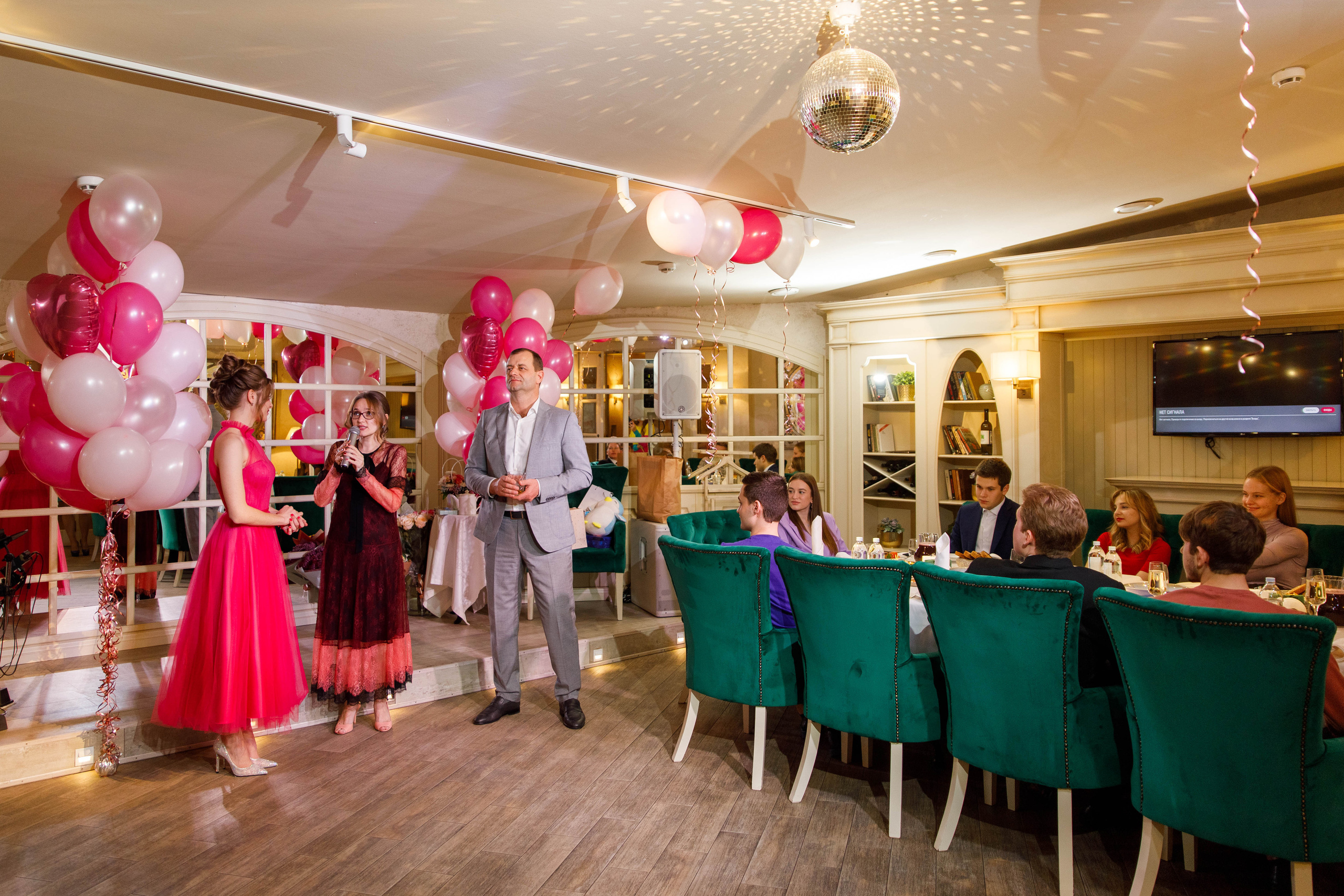 ДР Алёны. 18 лет. Ресторан Чо-Чо. Фотограф Андрей Баксов